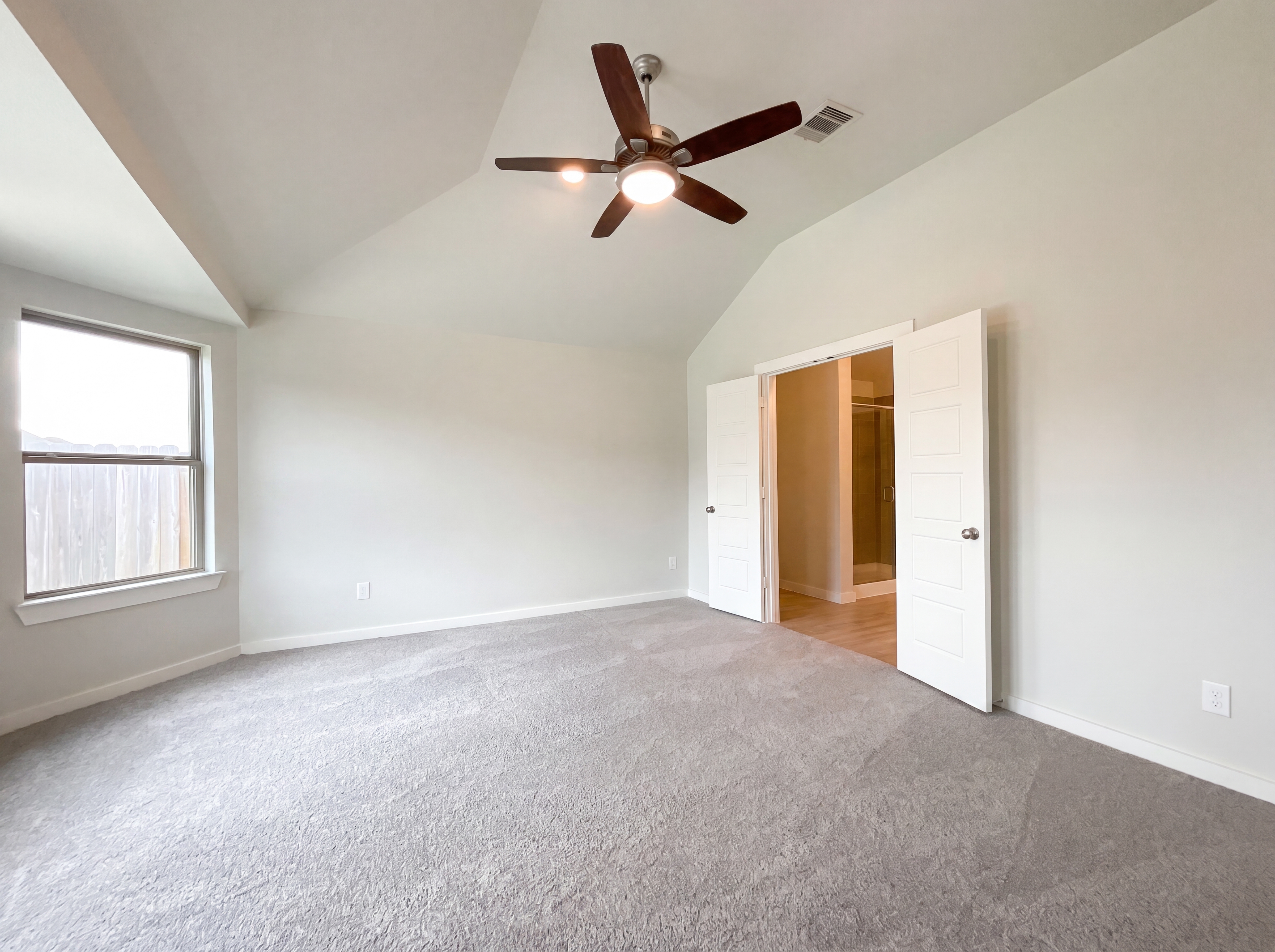 Photo 9 of 17 of 823 Deerhurst Ln, Magnolia, TX