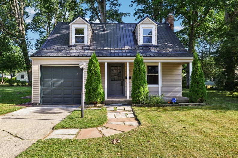 Property photo 1 of 1824 Edgewood St NE