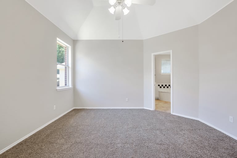 Photo 12 of 24 - 2825 Garden Oaks Pl, Grand Prairie, TX 75052