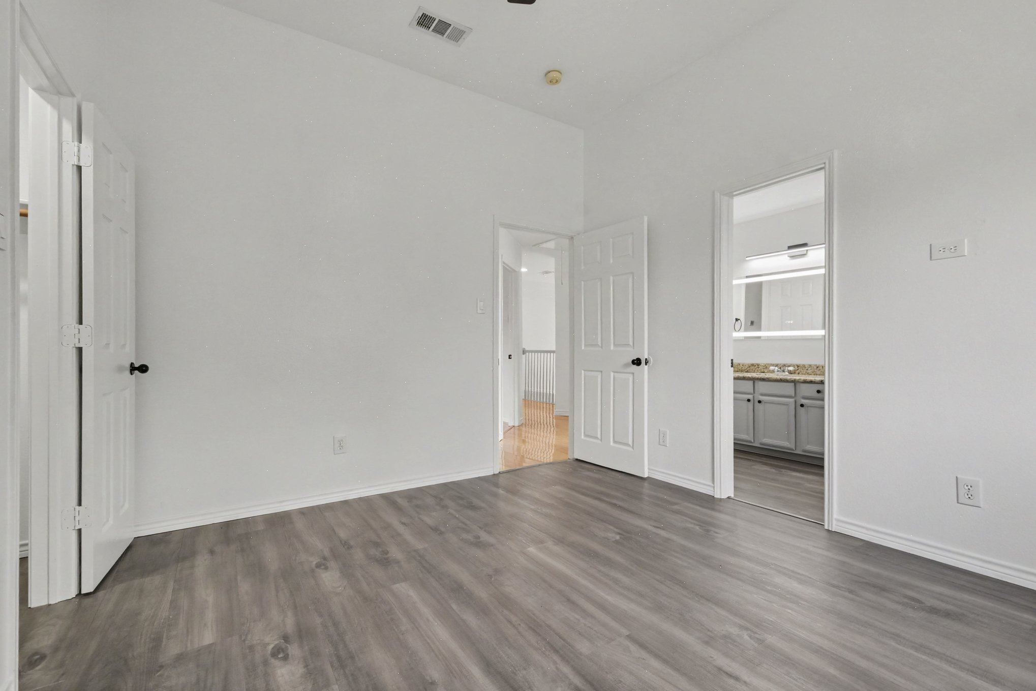 Photo 44 of 50 of 2406 Manchester Dr, Carrollton, TX