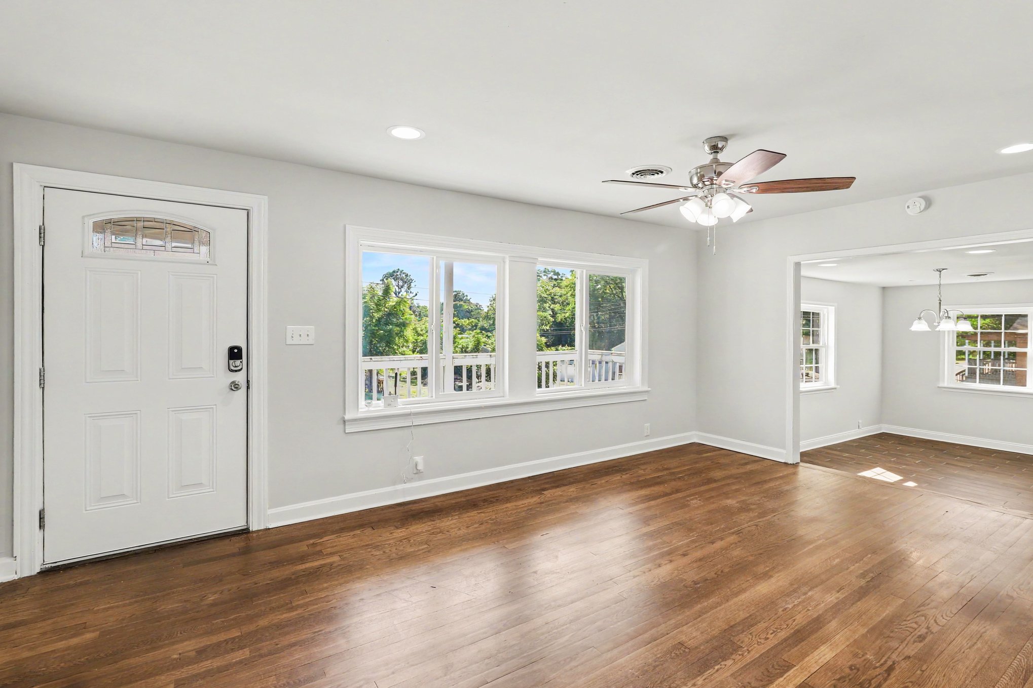 Photo 3 of 24 of 1208 Pine Ave, Hopewell, VA