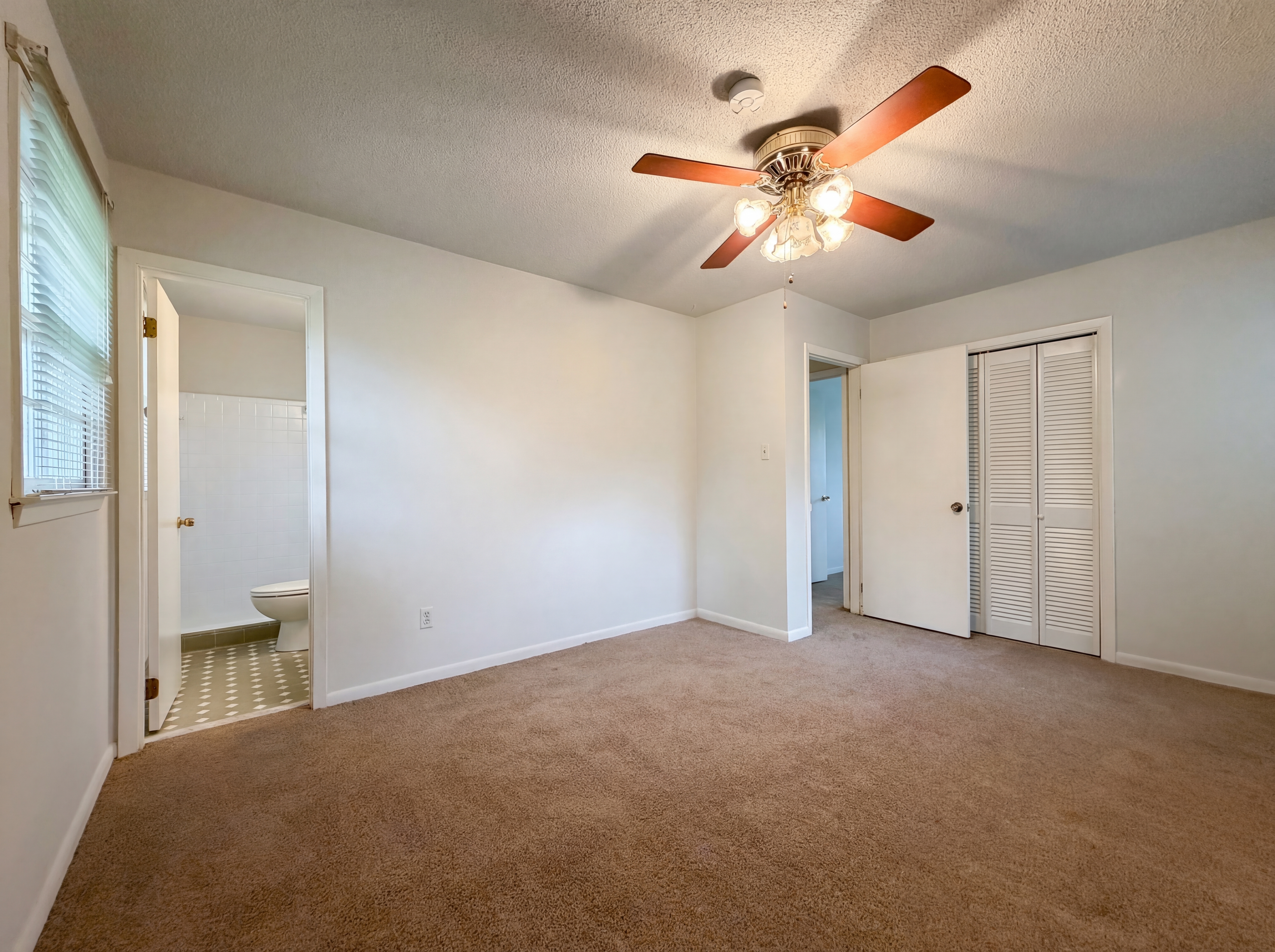 Photo 4 of 28 of 214 Cornell Dr, Warner Robins, GA