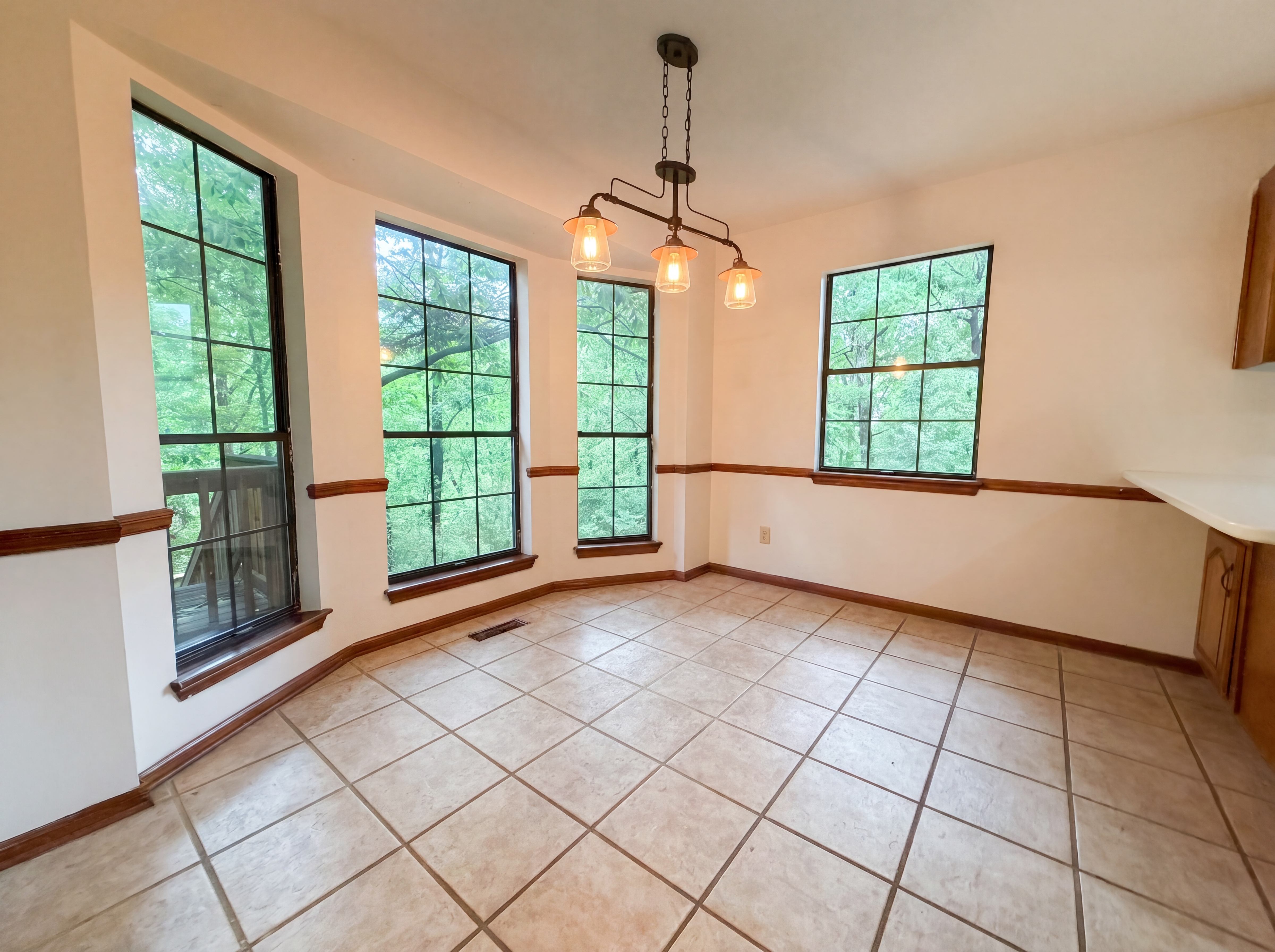 Photo 6 of 24 of 1223 6th St, Pleasant Grove, AL