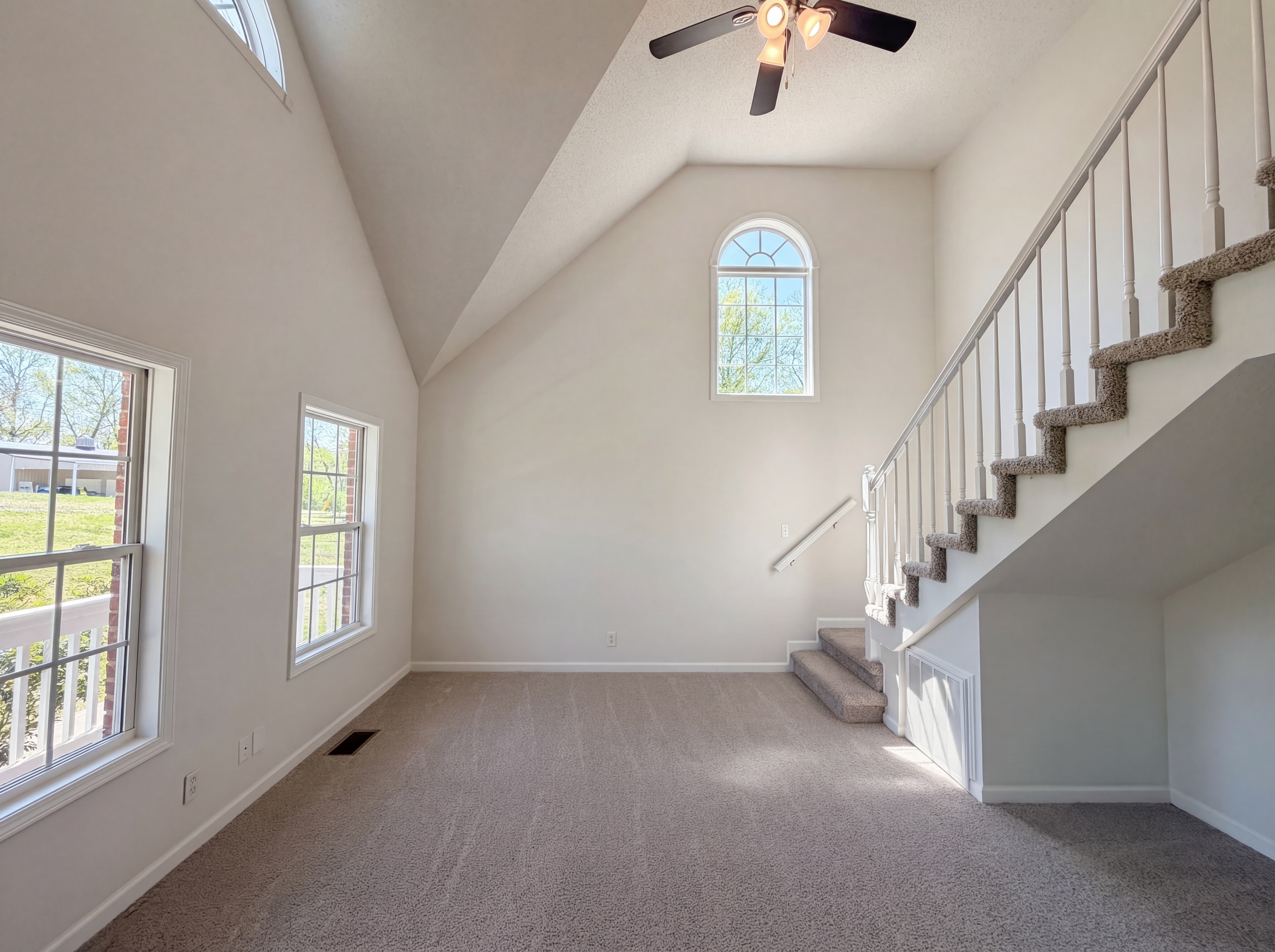 Photo 9 of 23 of 1666 Sparkleberry Dr, Clarksville, TN