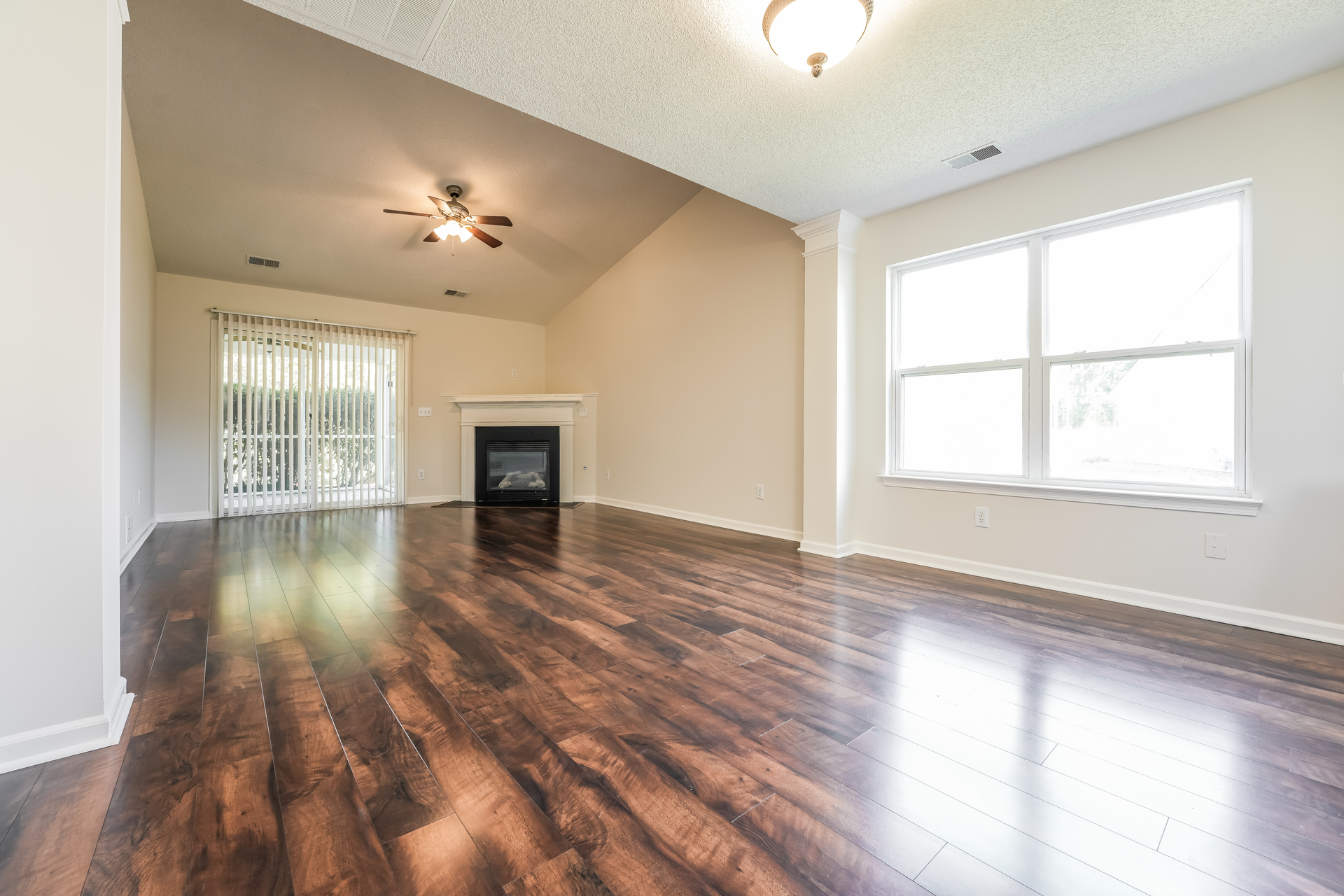 Photo 19 of 21 of 1296 River Rock Rd, Hanahan, SC