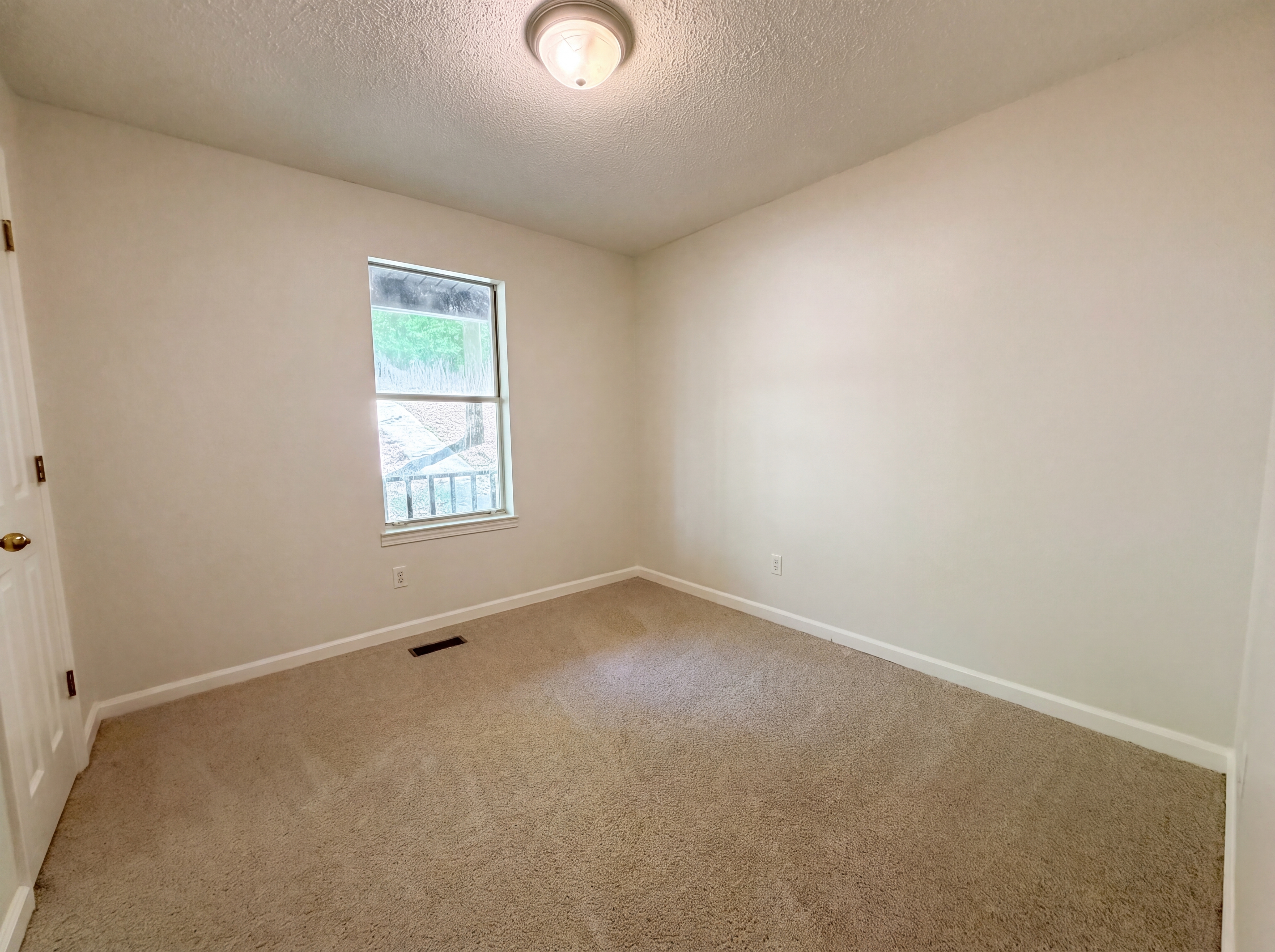 Photo 9 of 20 of 5816 Janet Dr, Trussville, AL
