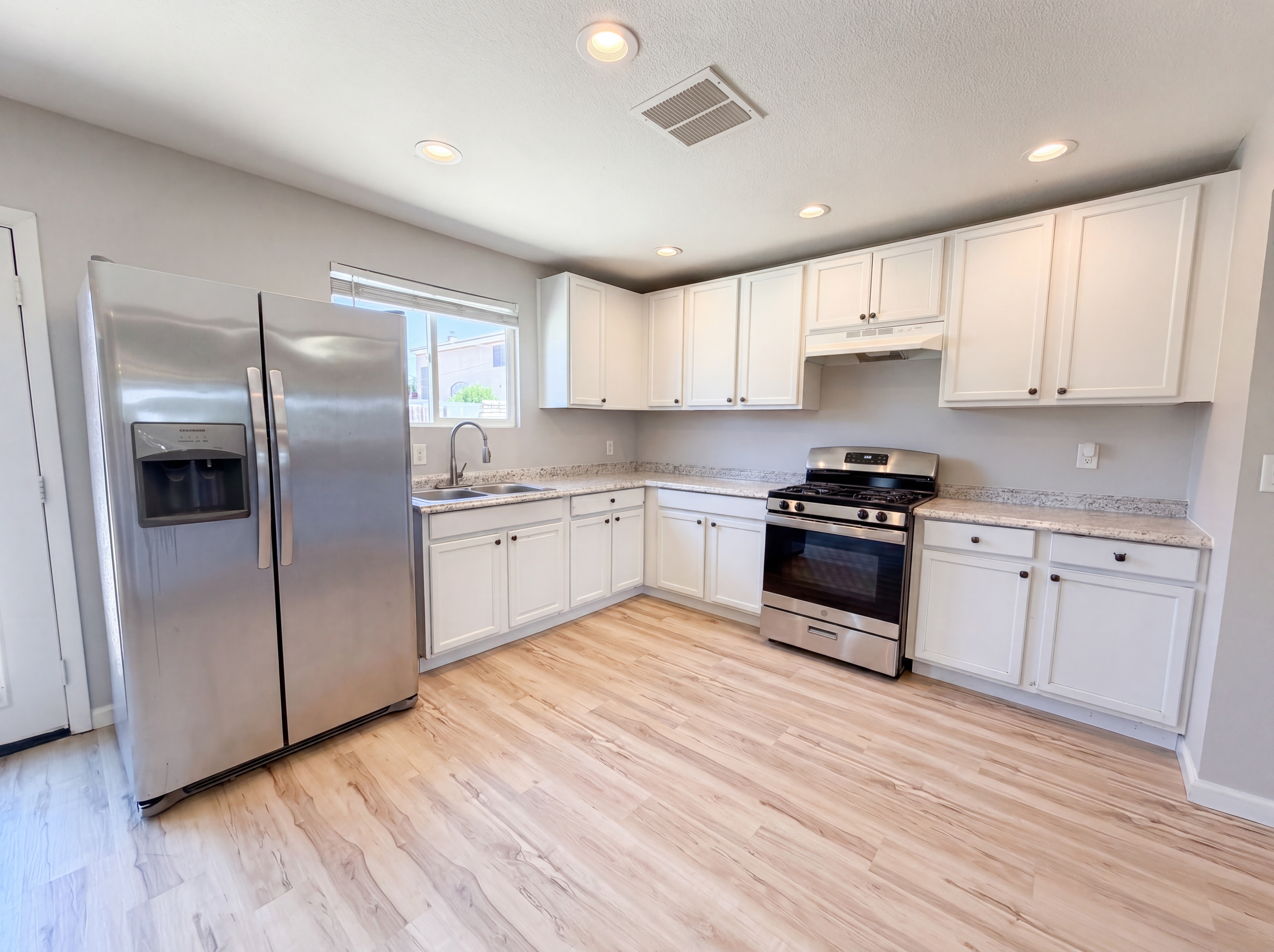 Photo 11 of 29 of 8631 S 6th St, Phoenix, AZ