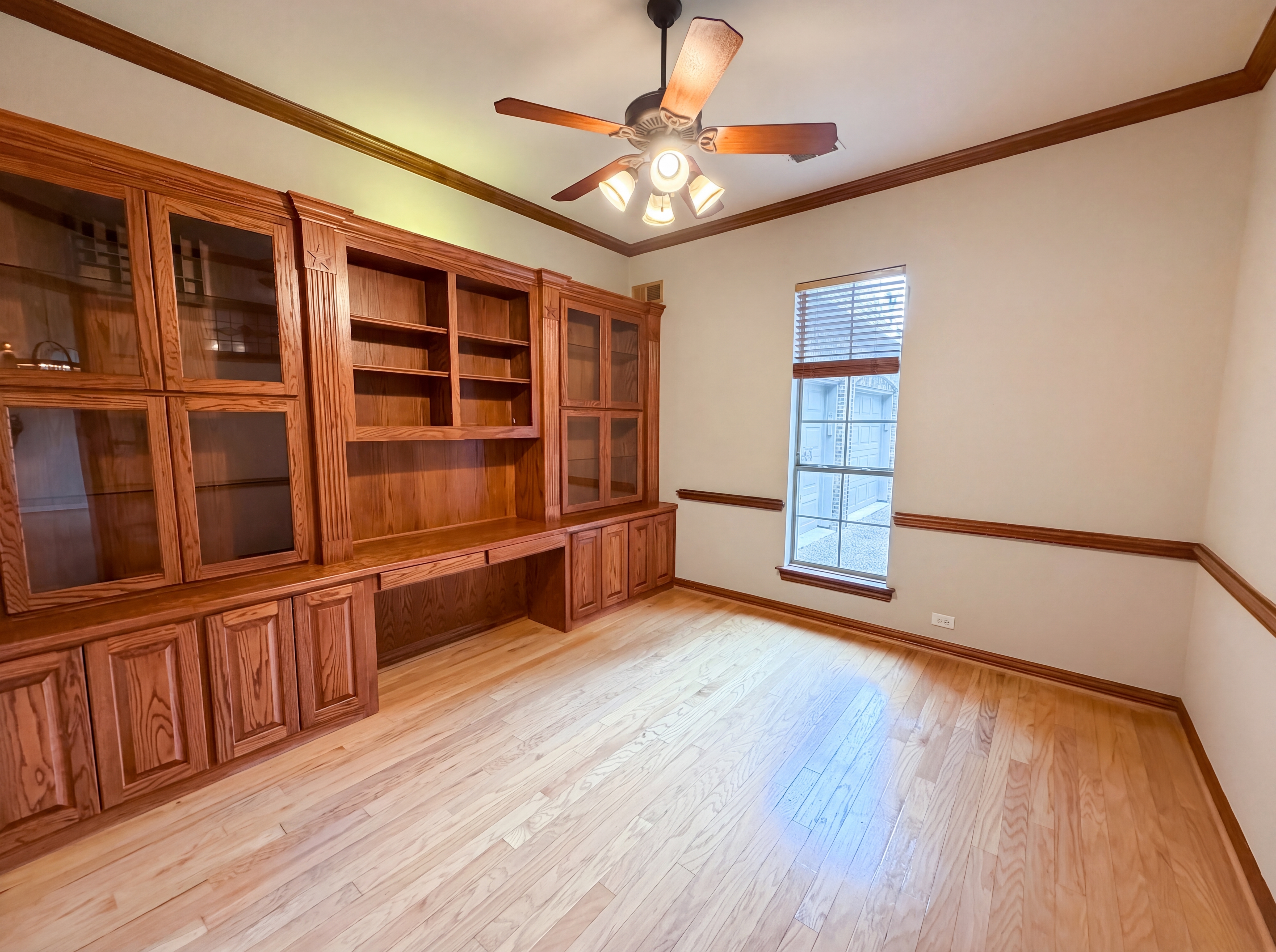 Photo 16 of 29 of 1309 Winding Brook Dr, Garland, TX