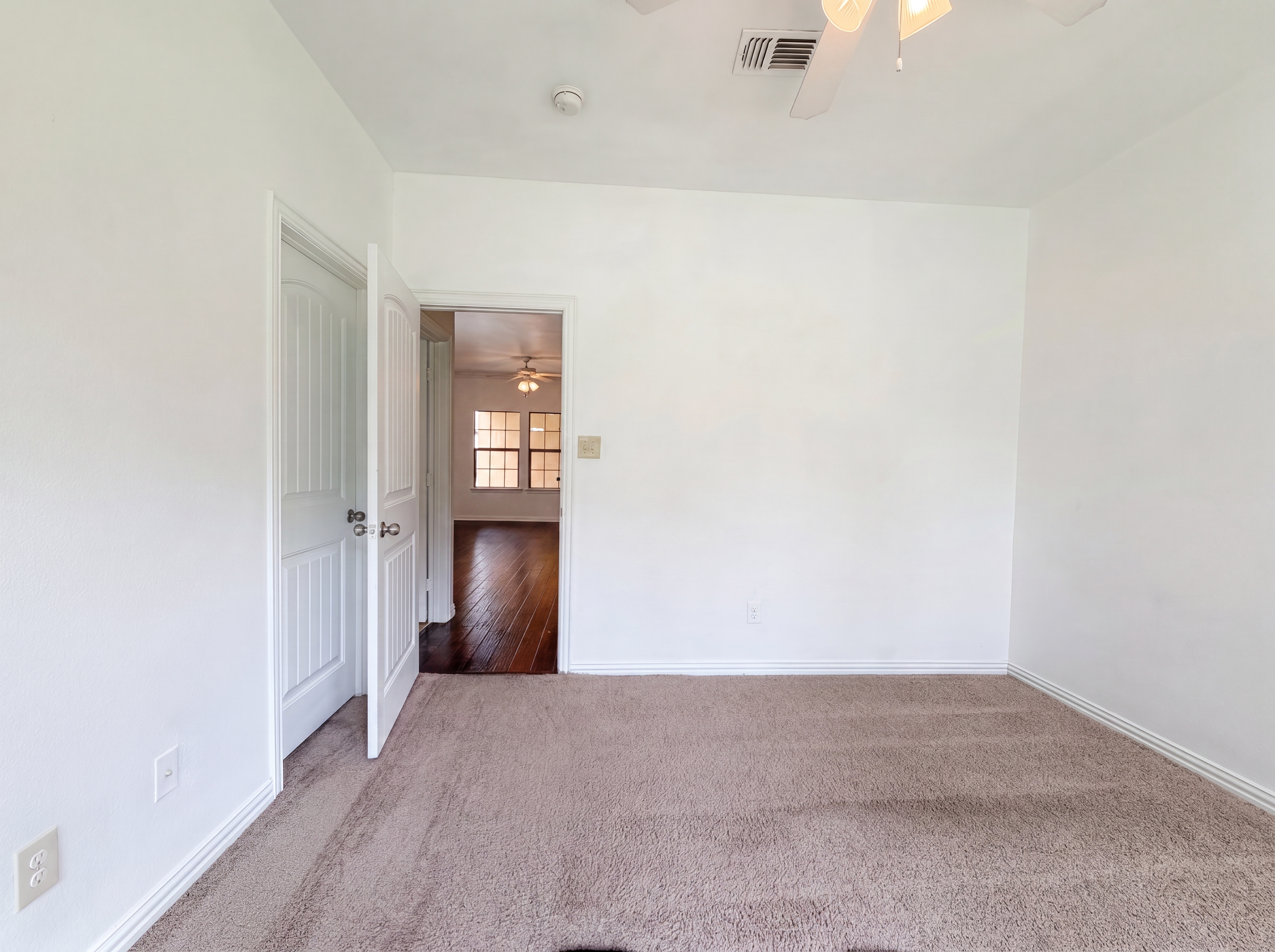Photo 9 of 23 of 1524 Aldra Dr, Fort Worth, TX