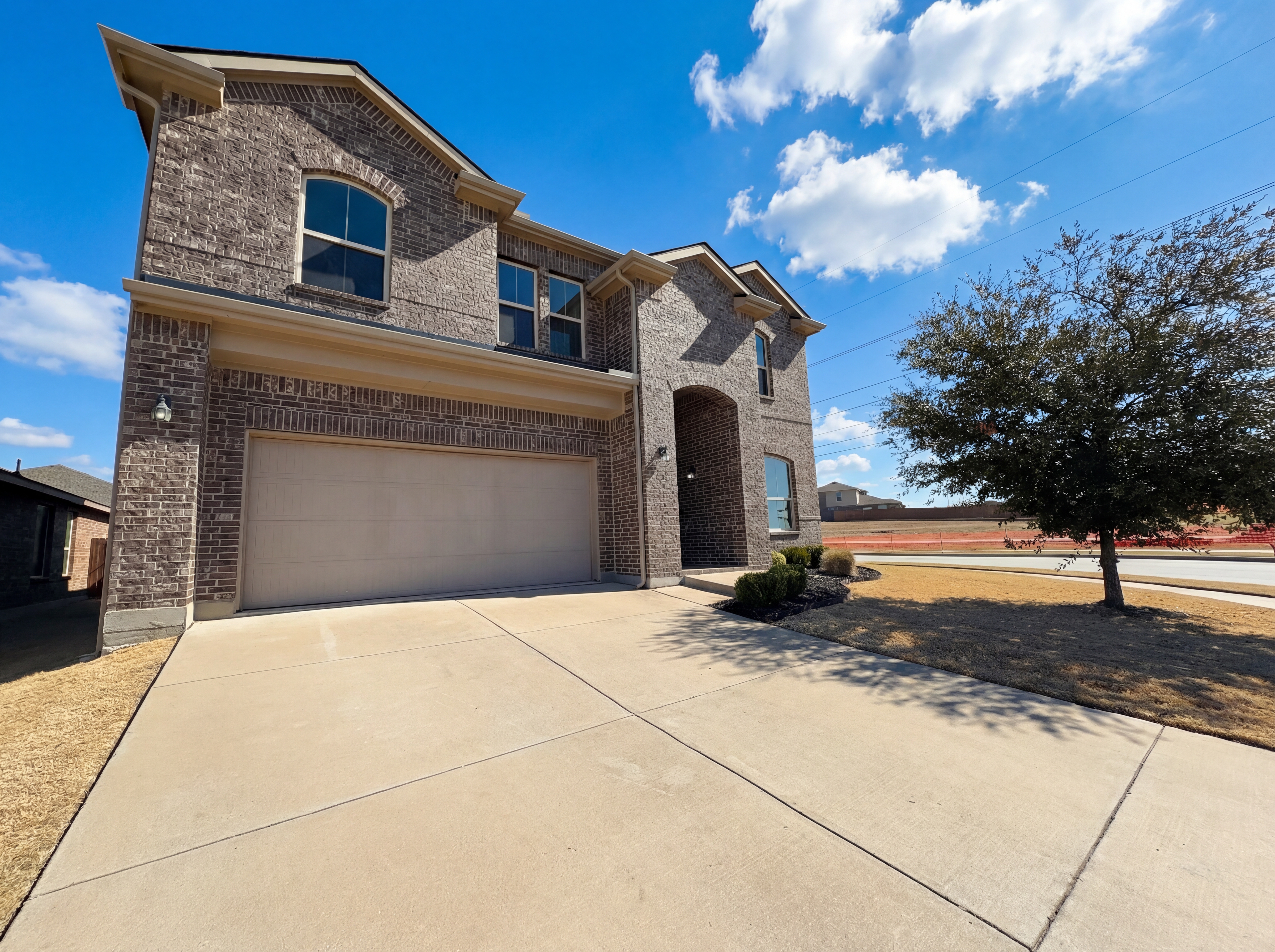 Photo 7 of 32 of 13824 Langston Lake Dr, Fort Worth, TX