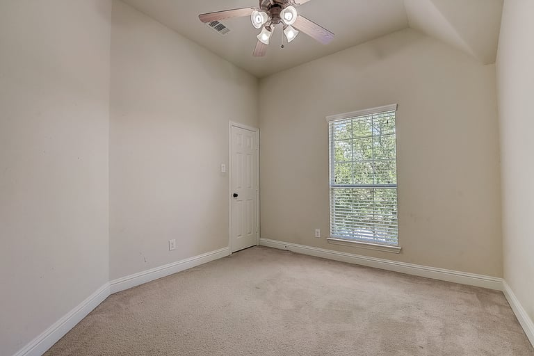 Photo 14 of 42 - 8305 Foothill Dr, Plano, TX 75024