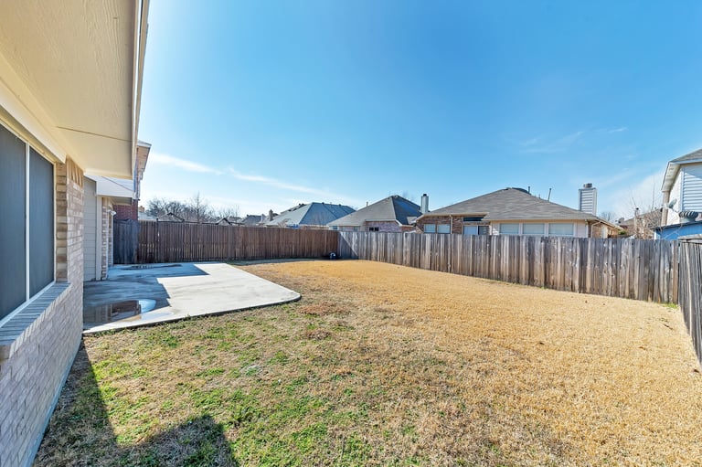 Photo 26 of 27 - 645 Babbling Brook Dr, Saginaw, TX 76179