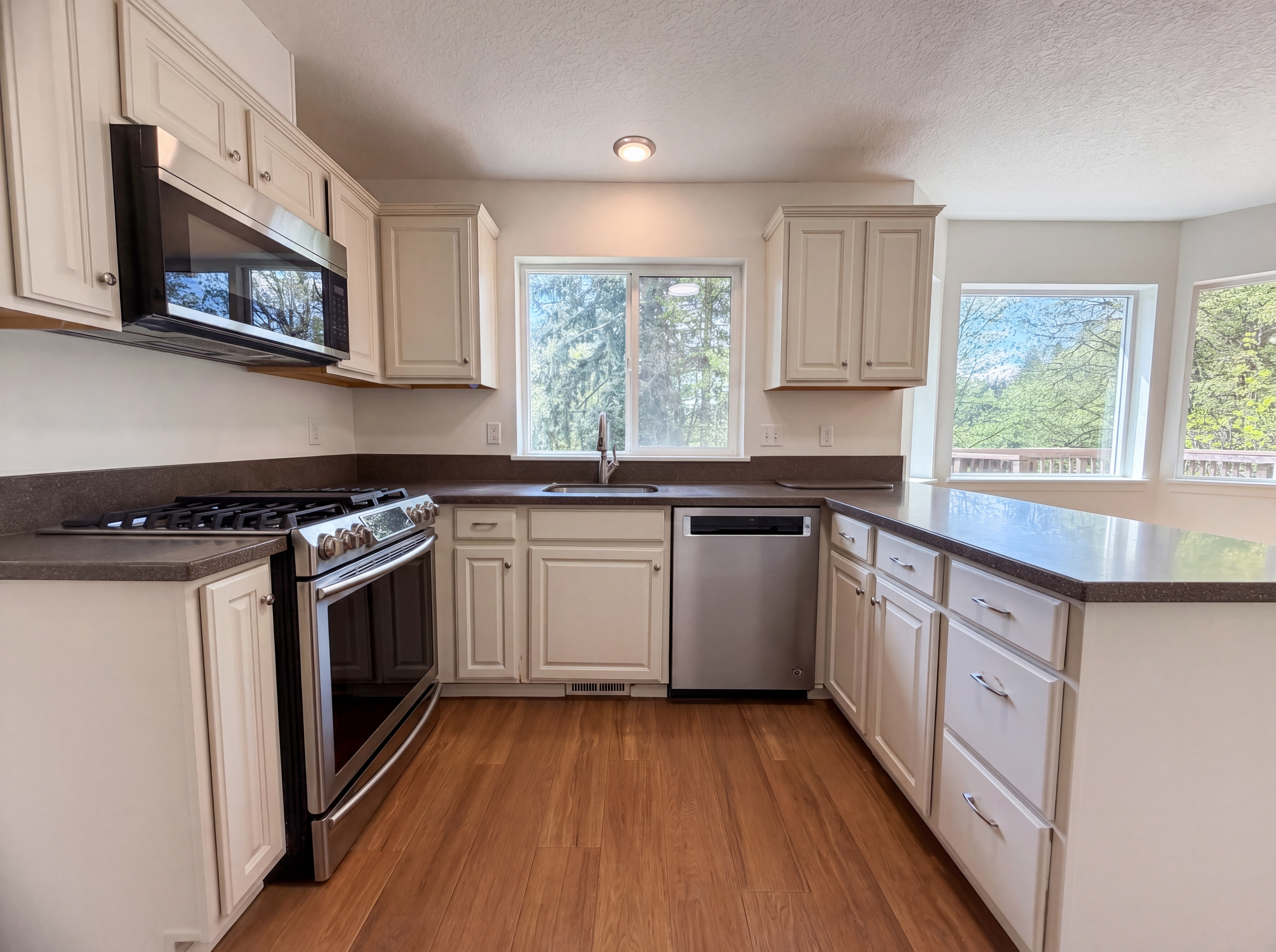Photo 2 of 25 of 13616 Duane St, Oregon City, OR