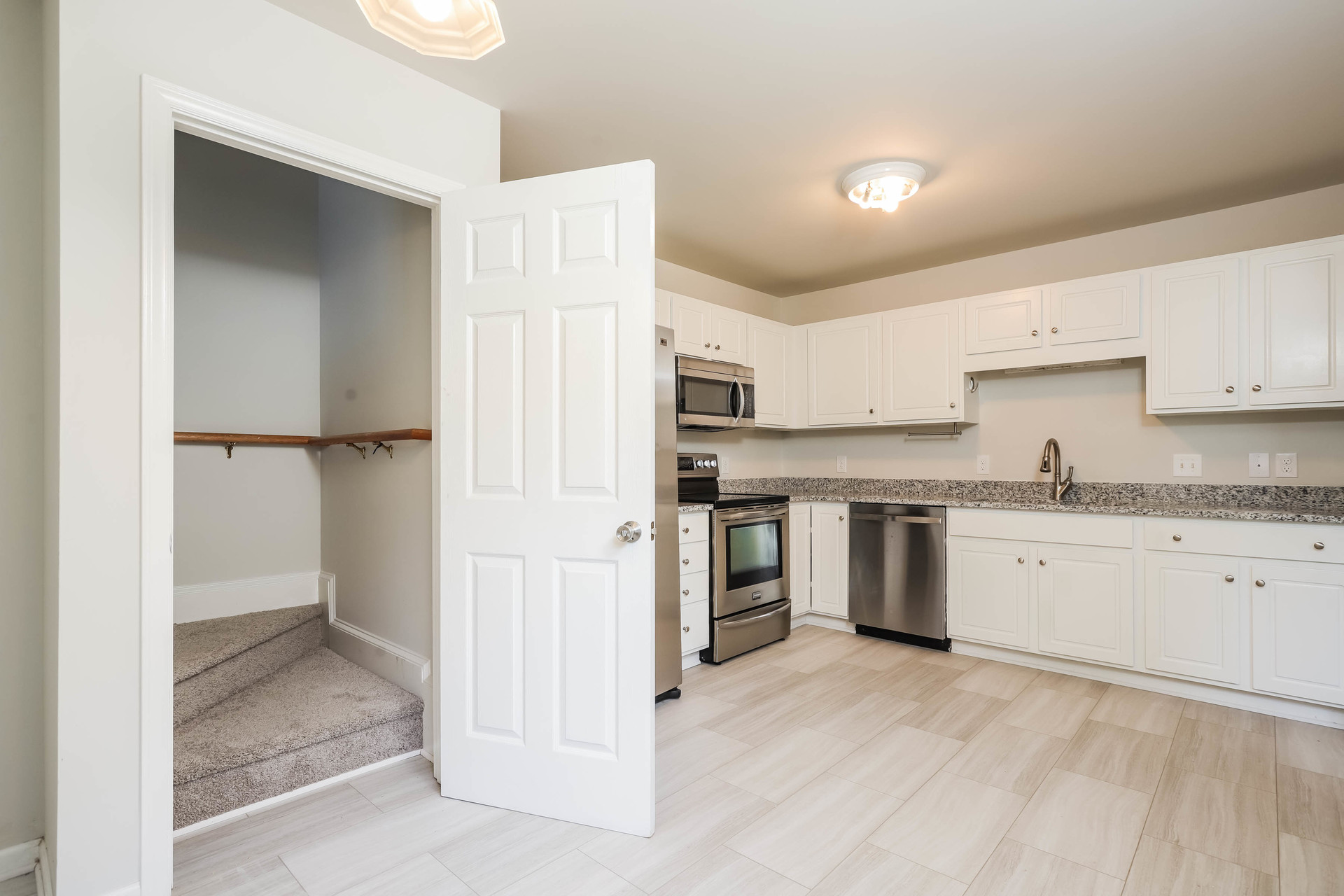 Photo 2 of 22 of 503 Plateau Dr, Greenville, NC