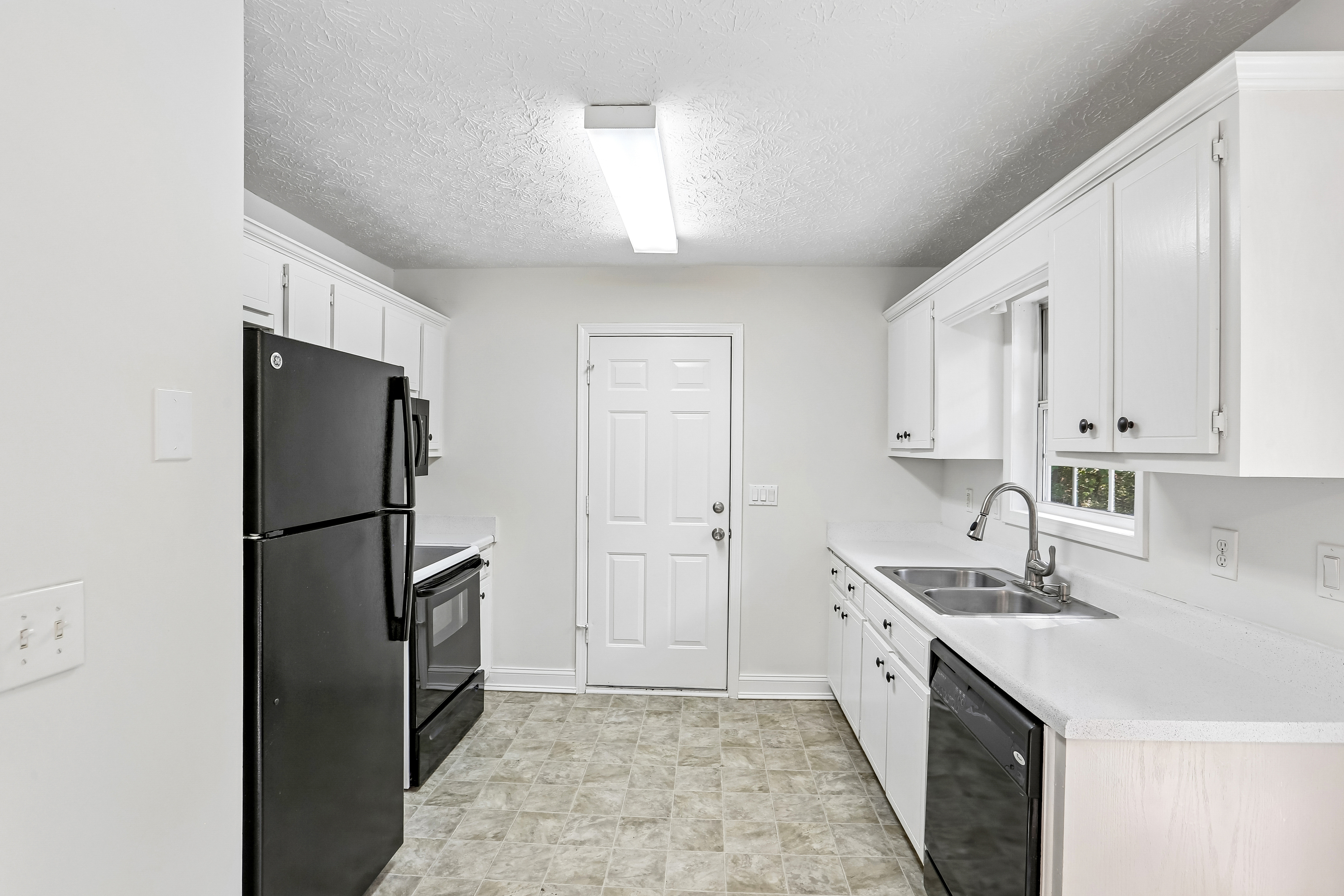 Photo 11 of 47 of 5511 Pond Mill Ct, Flowery Branch, GA