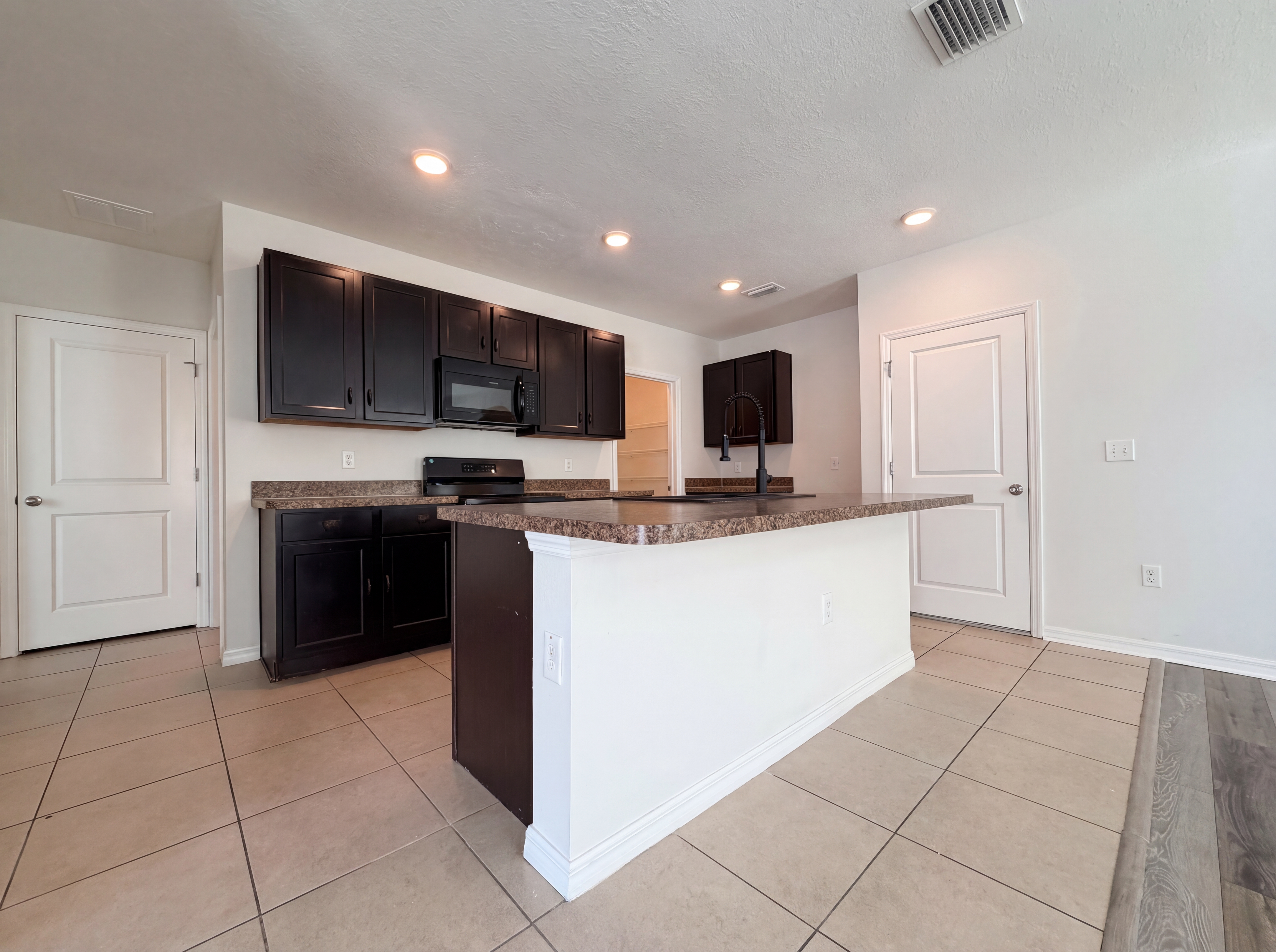 Photo 6 of 36 of 10225 Mangrove Well Rd, Sun City Center, FL