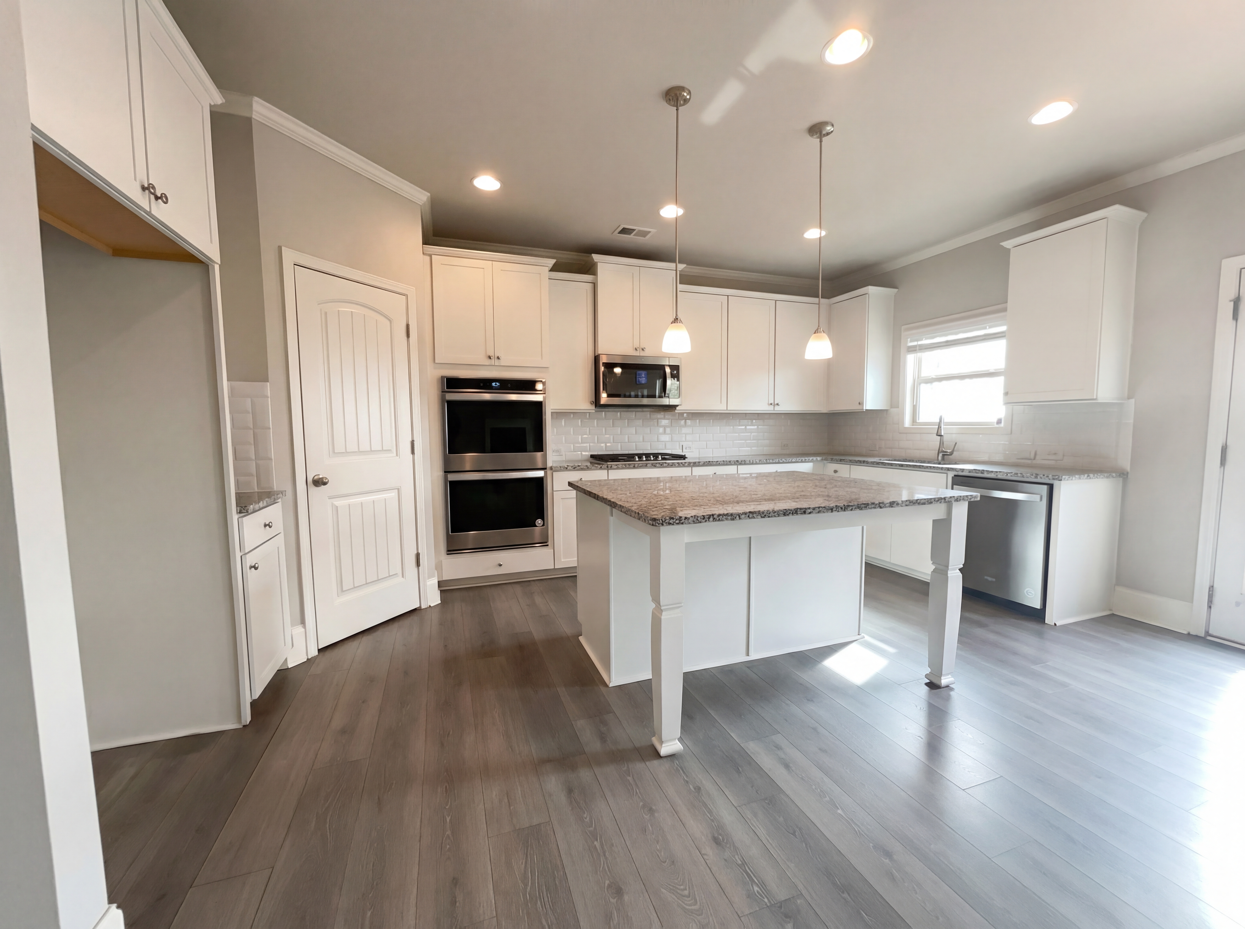 Photo 2 of 29 of 9104 Hanover St, Lithia Springs, GA