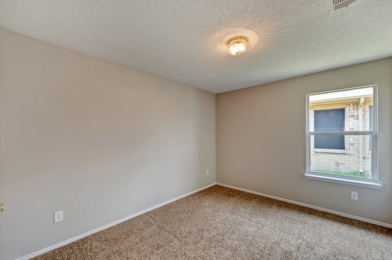 Photo 18 of 25 - 2051 La Salle Trl, Grand Prairie, TX 75052