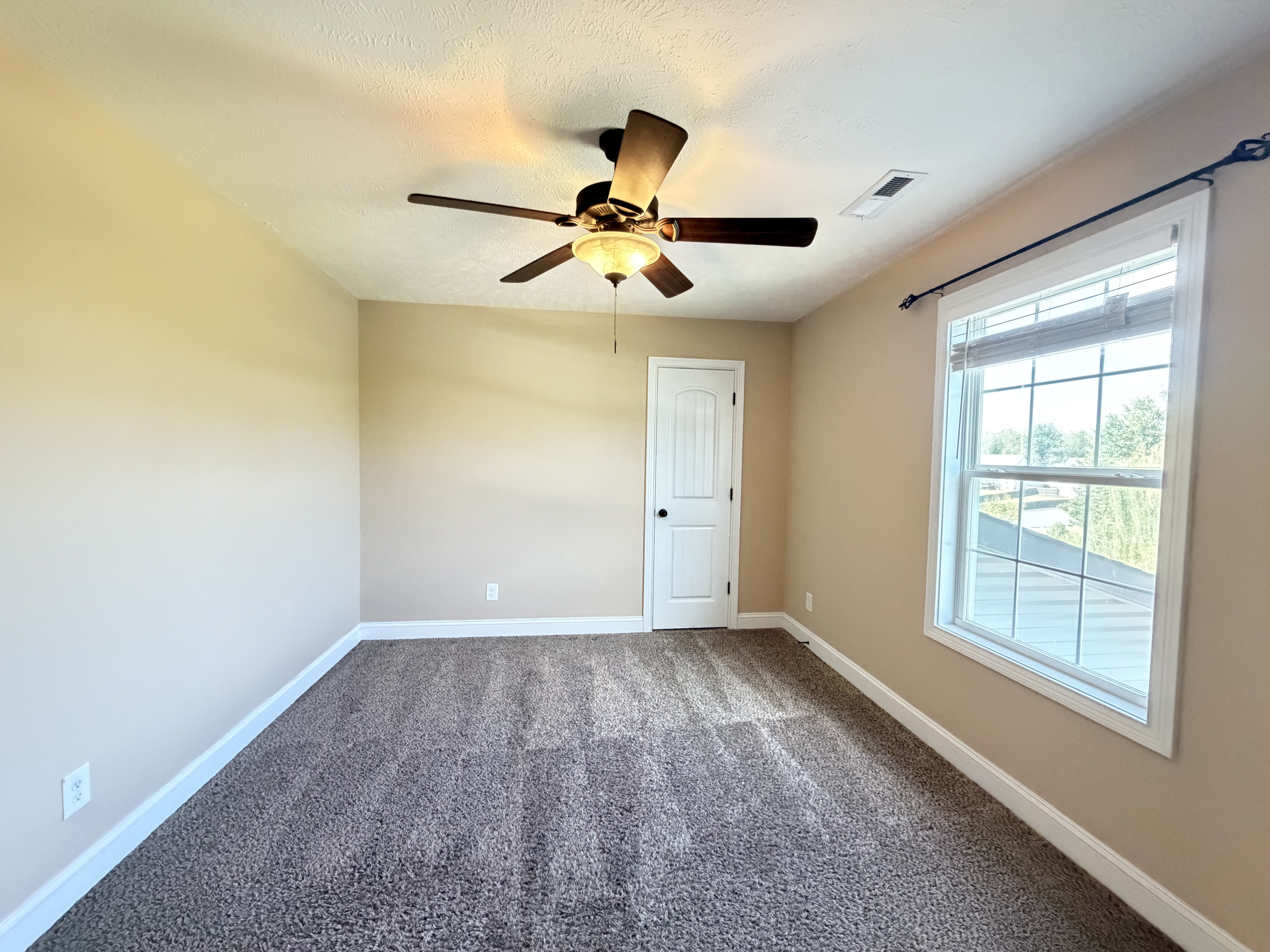 Photo 11 of 28 of 3208 Timberdale Dr, Clarksville, TN