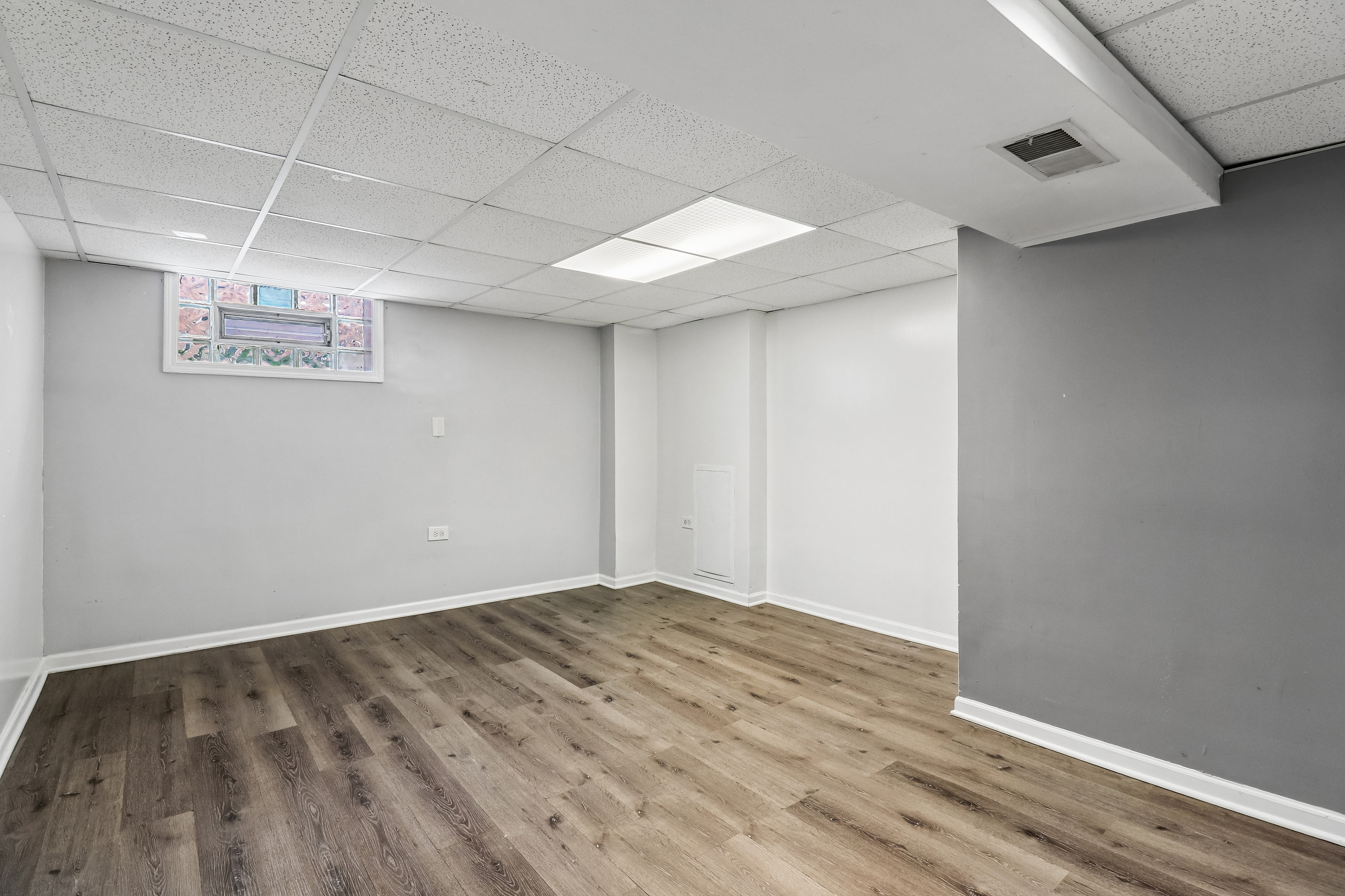 Photo 37 of 41 of 1107 W 101st St, Chicago, IL