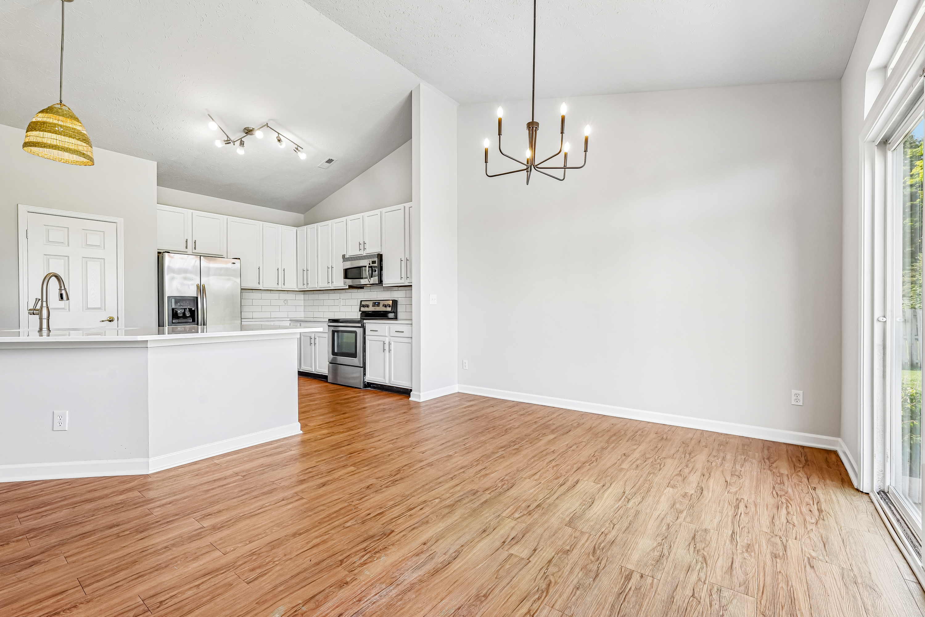 Photo 7 of 48 of 2082 Lawrin Ct, Indianapolis, IN