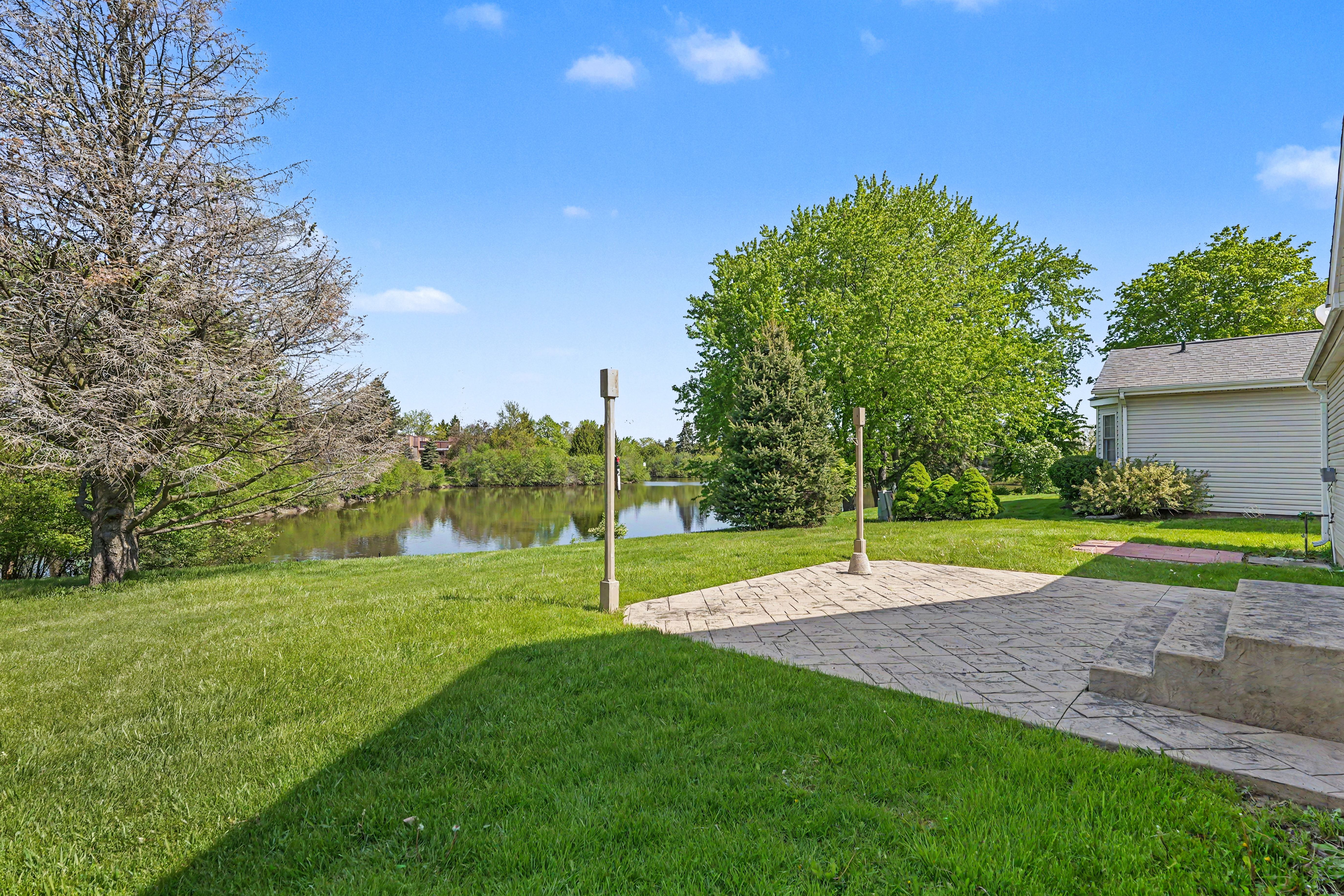 Photo 6 of 16 of 8 Greenvale Rd SE, Vernon Hills, IL