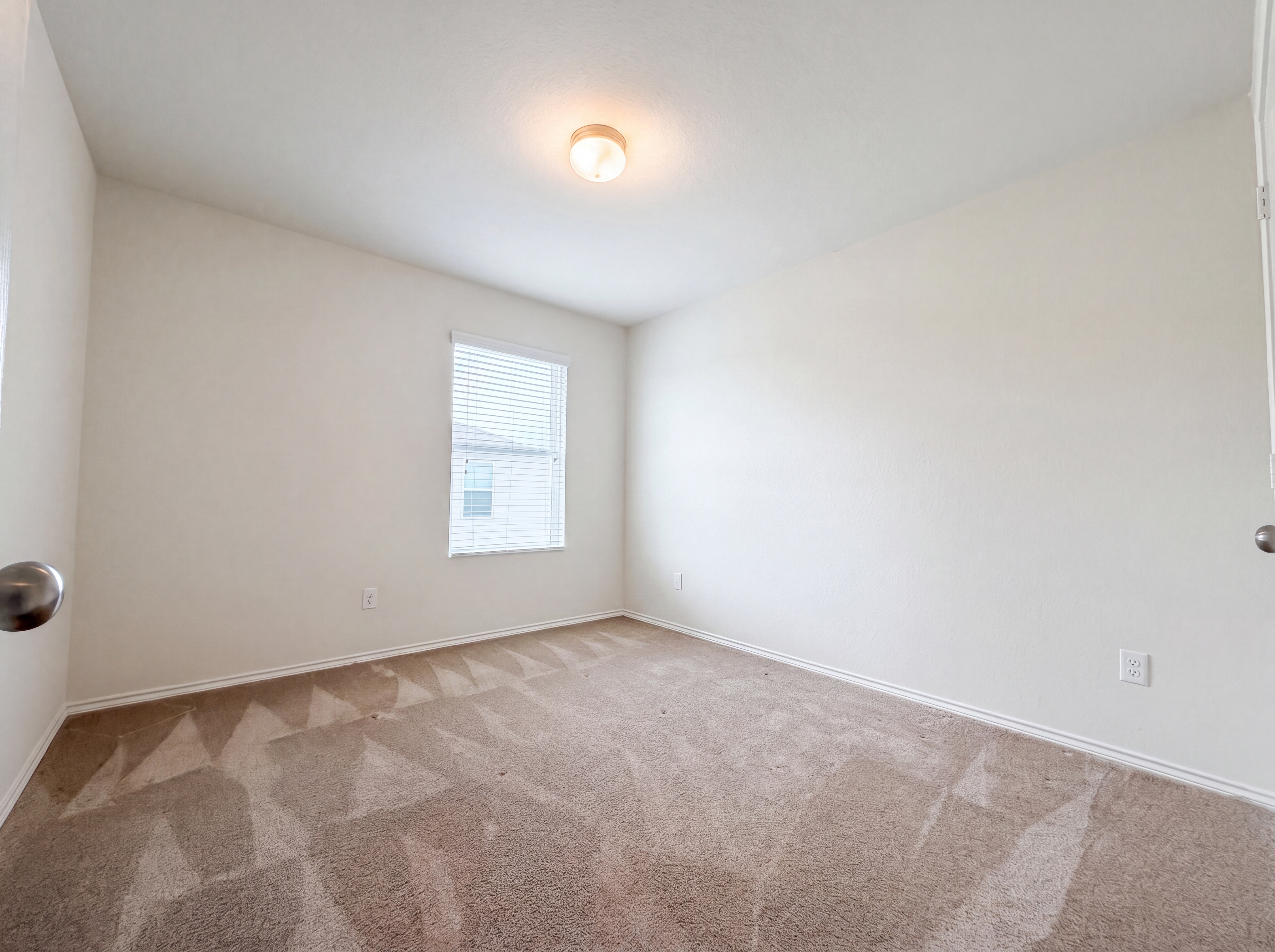 Photo 13 of 18 of 10611 Mary Scheel Ln, Converse, TX