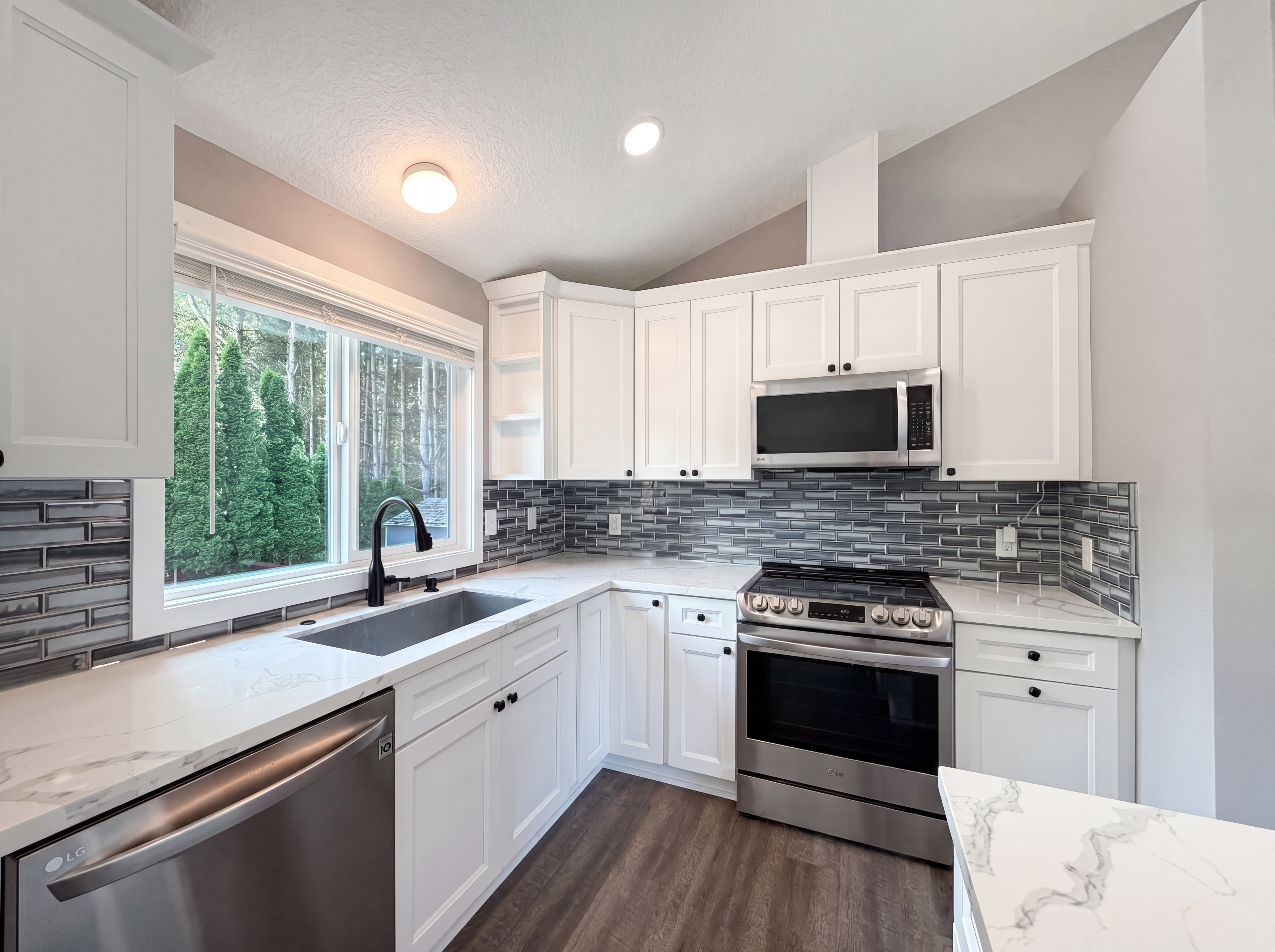 Photo 2 of 18 of 20860 SW Parker Ct, Beaverton, OR