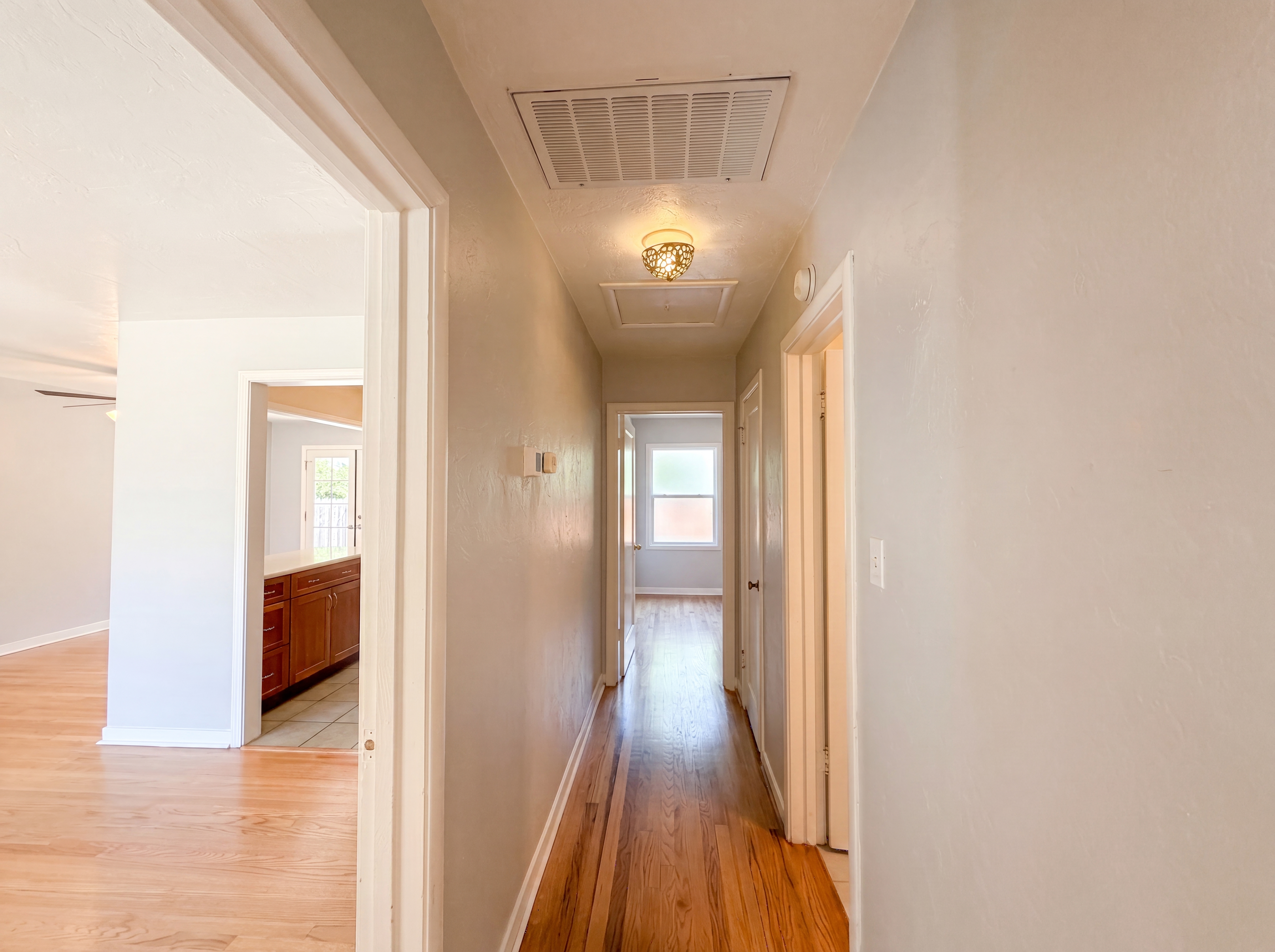 Photo 18 of 29 of 6015 12th Ave, Sacramento, CA