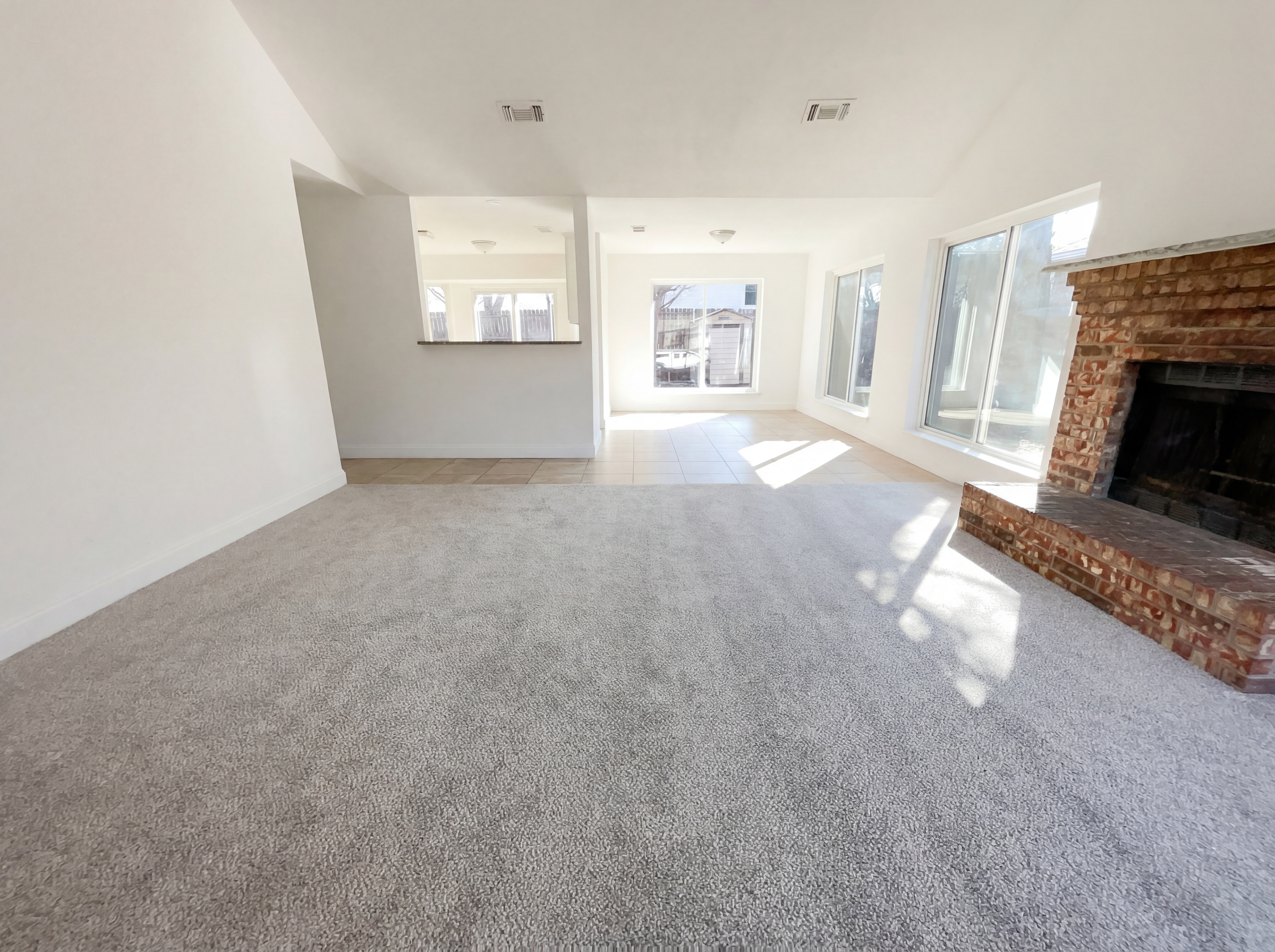Photo 6 of 17 of 8321 Cloverglen Ln, Fort Worth, TX