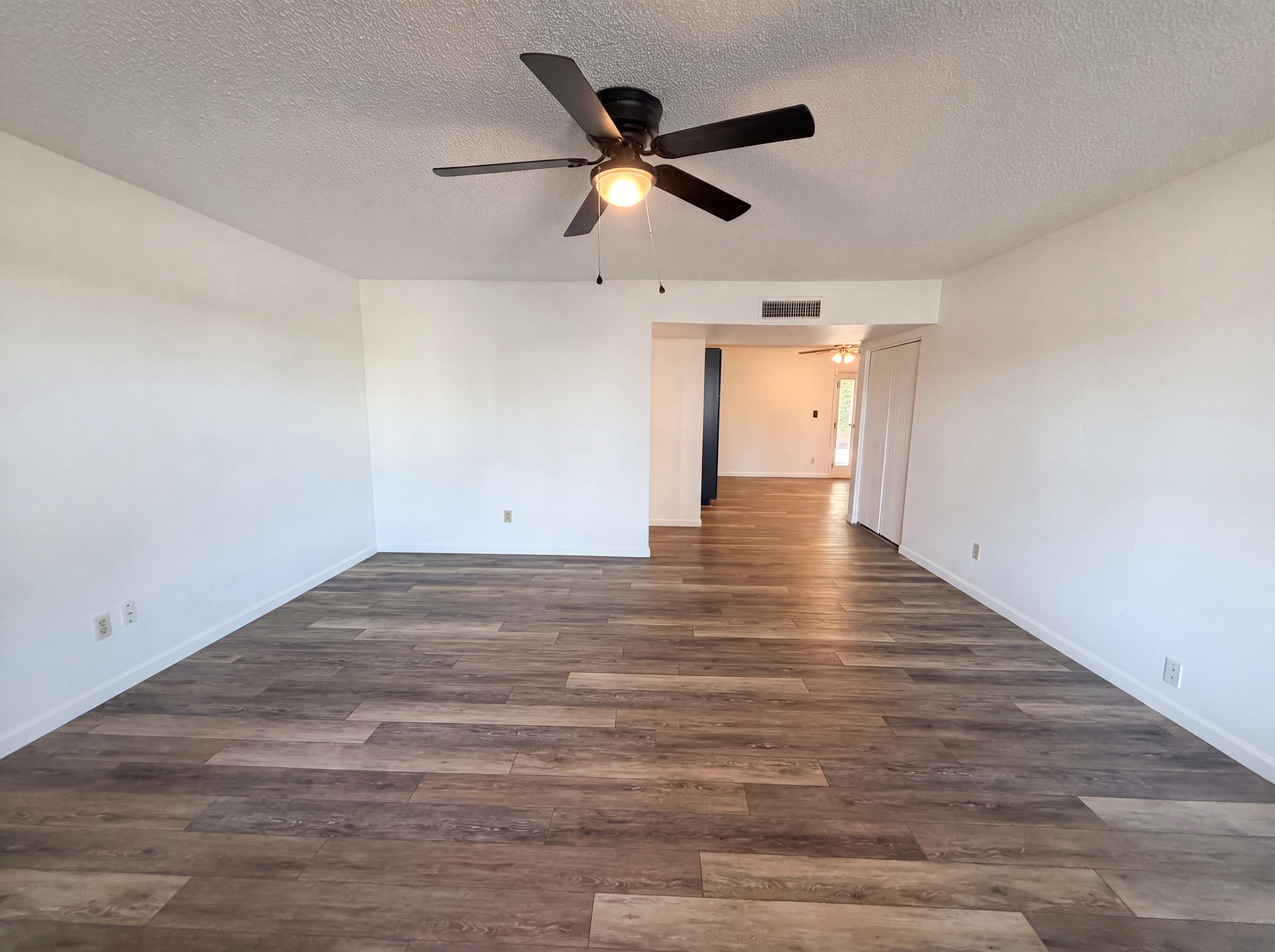 Photo 3 of 25 of 2115 W Danbury Rd, Phoenix, AZ
