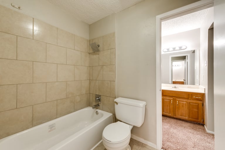 Photo 12 of 29 - 1426 Westwood Dr, Lewisville, TX 75067