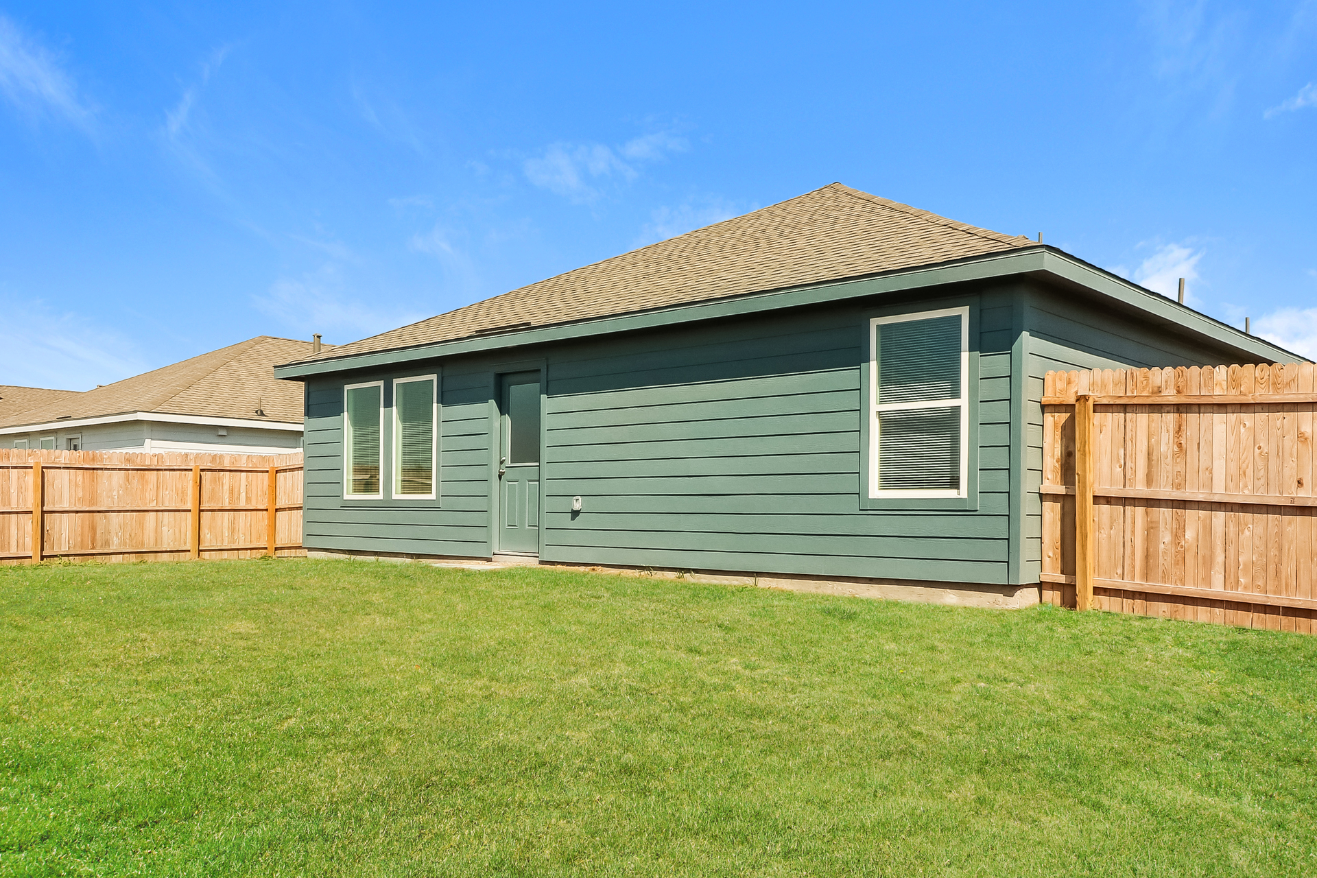 Photo 5 of 27 of 109 Meadowbrook Dr, Odem, TX