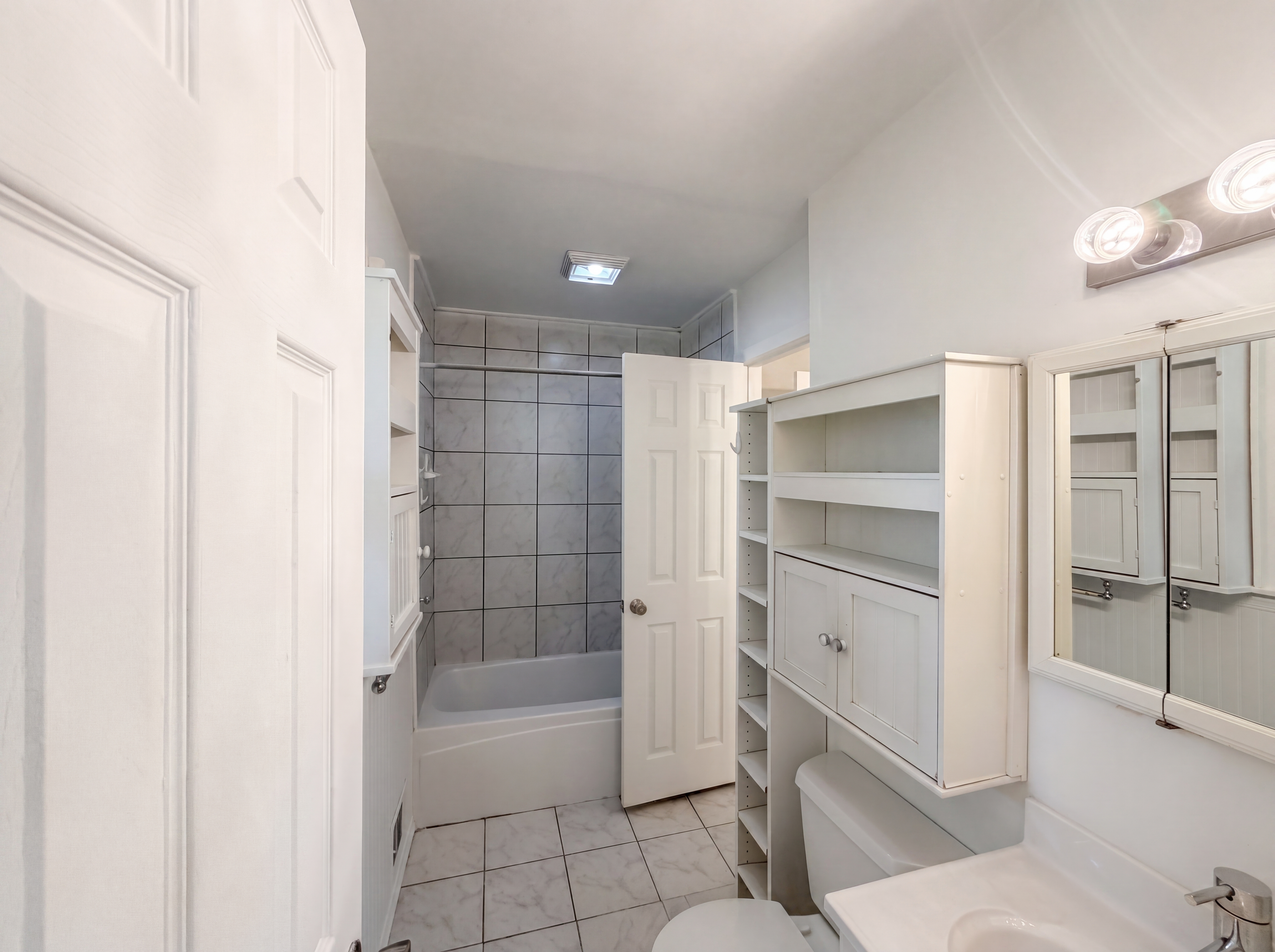 Photo 10 of 18 of 3107 NE 65th Ter, Kansas City, MO