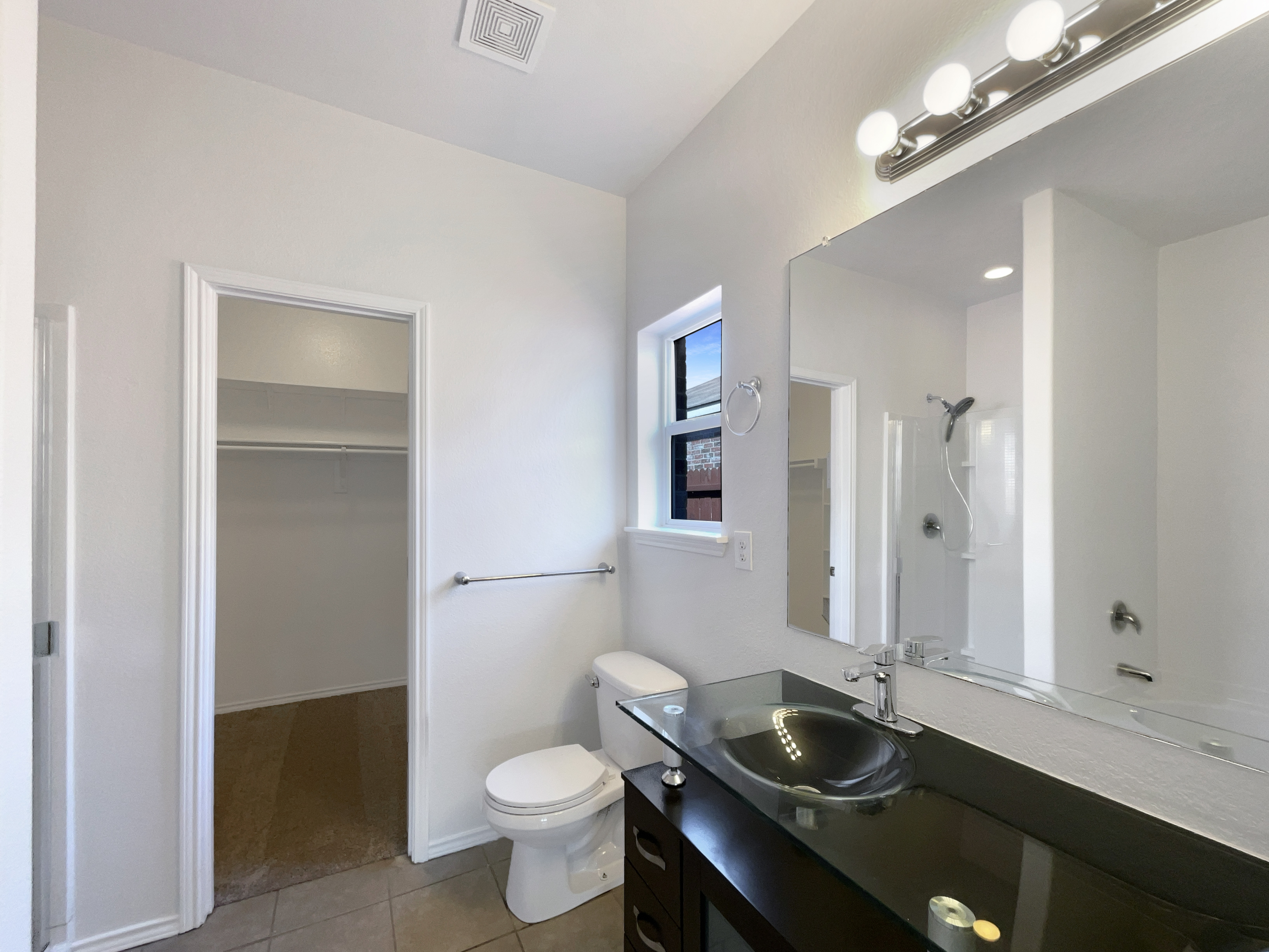Photo 7 of 20 of 8700 Navigation Dr, Fort Worth, TX
