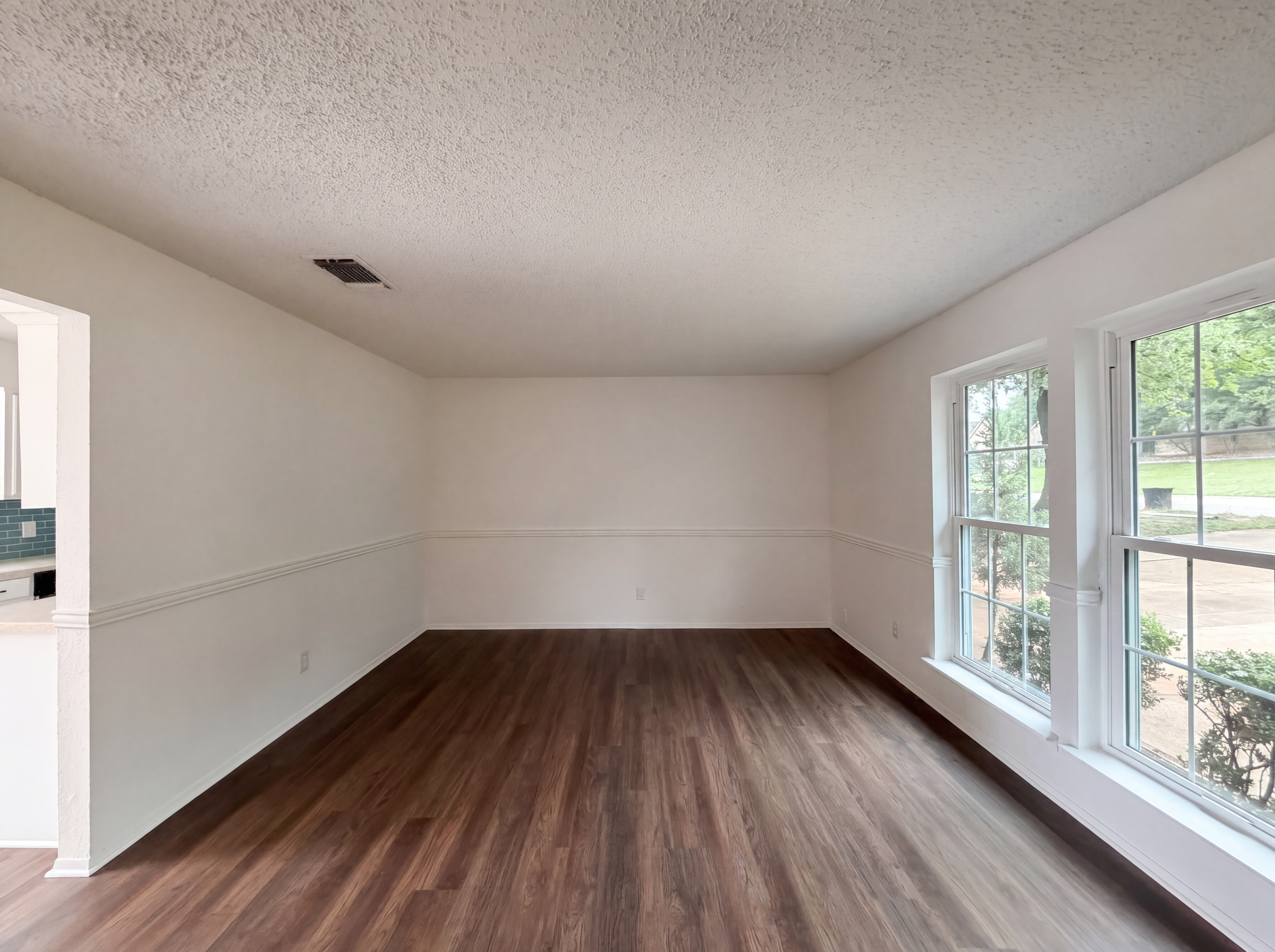 Photo 3 of 19 of 512 Lake Crest Pkwy, Azle, TX