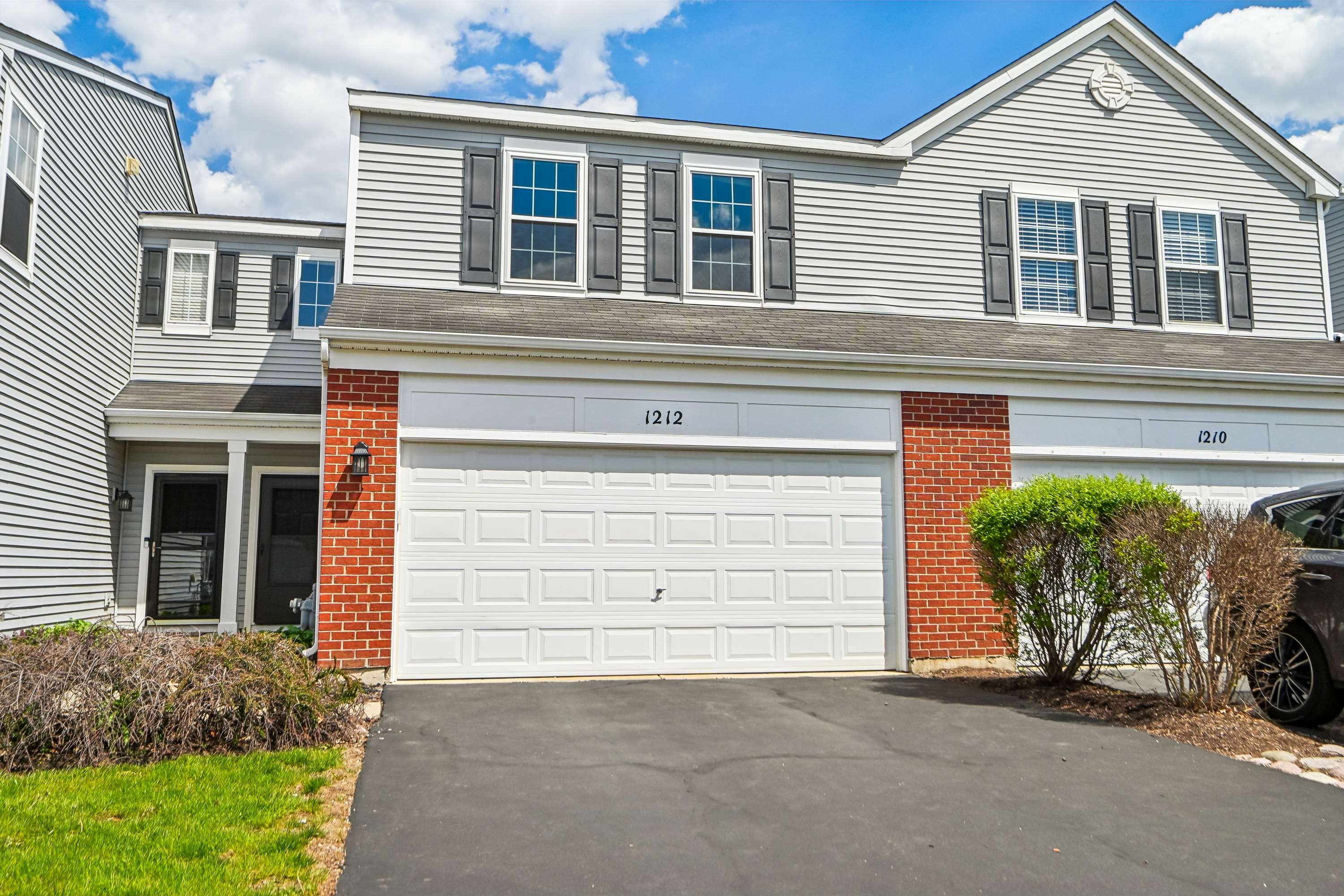 Photo 12 of 33 of 1212 Courtland Cir, Plainfield, IL
