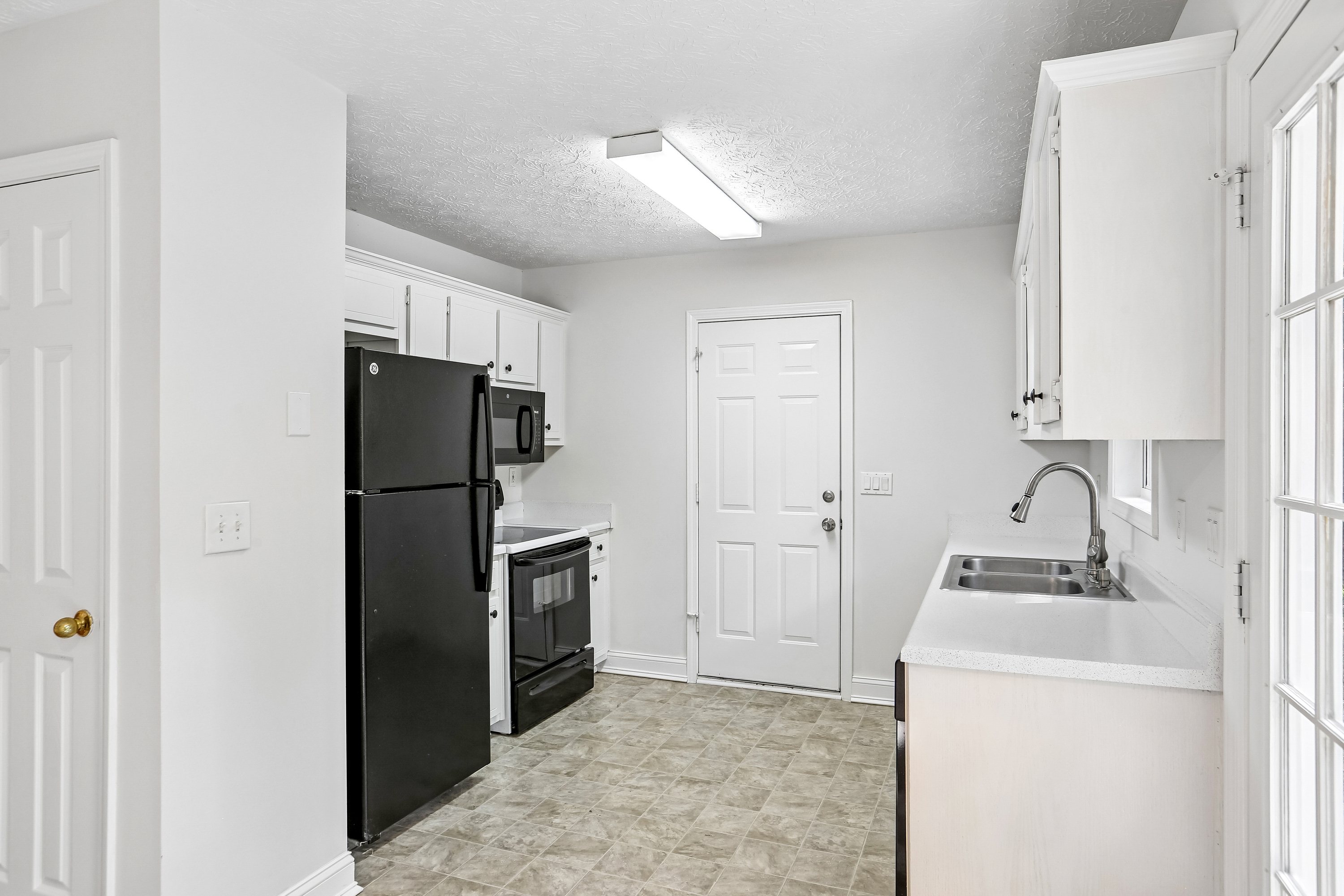 Photo 2 of 47 of 5511 Pond Mill Ct, Flowery Branch, GA