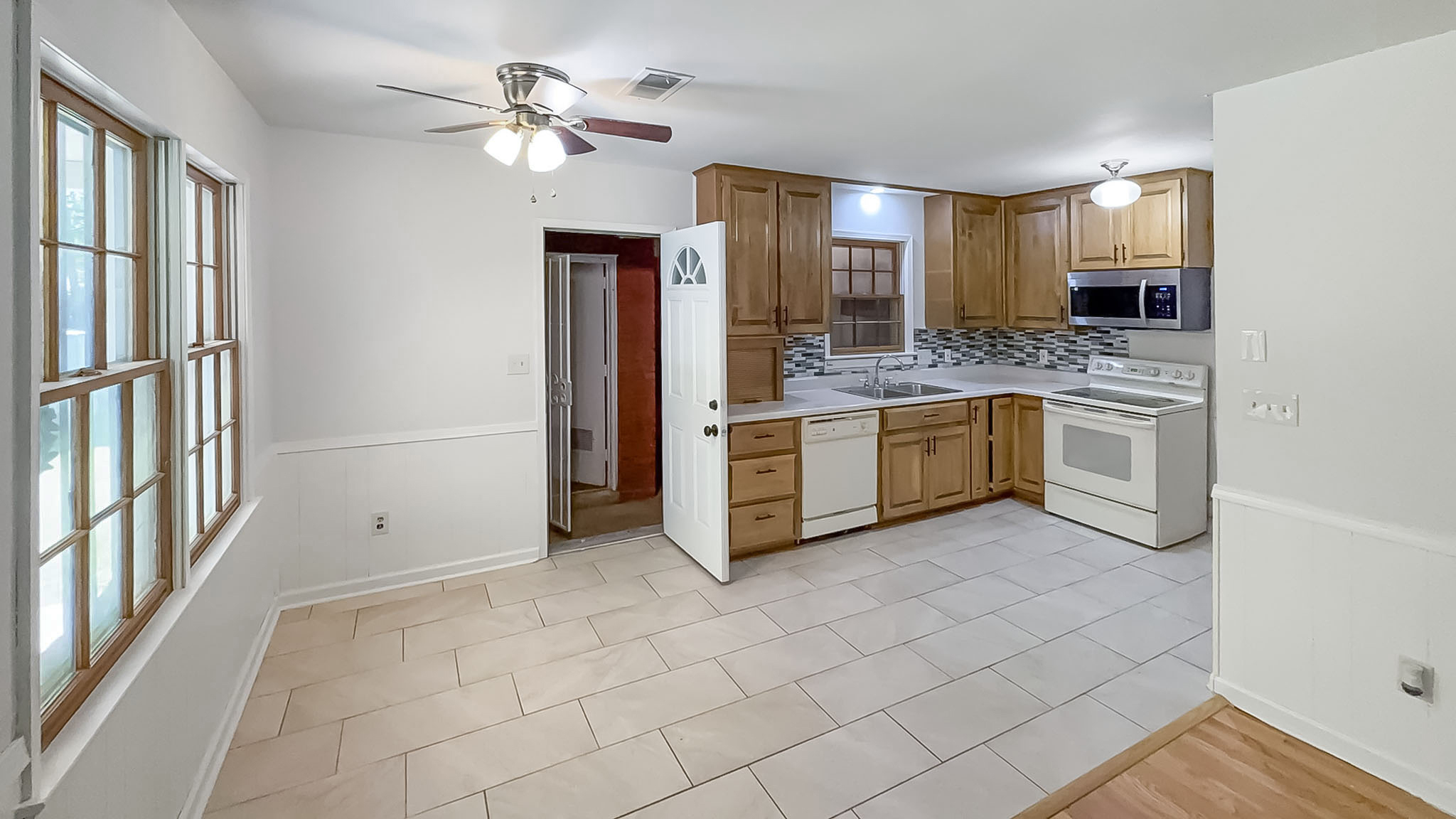Photo 2 of 17 of 2627 Fisk Rd, Montgomery, AL