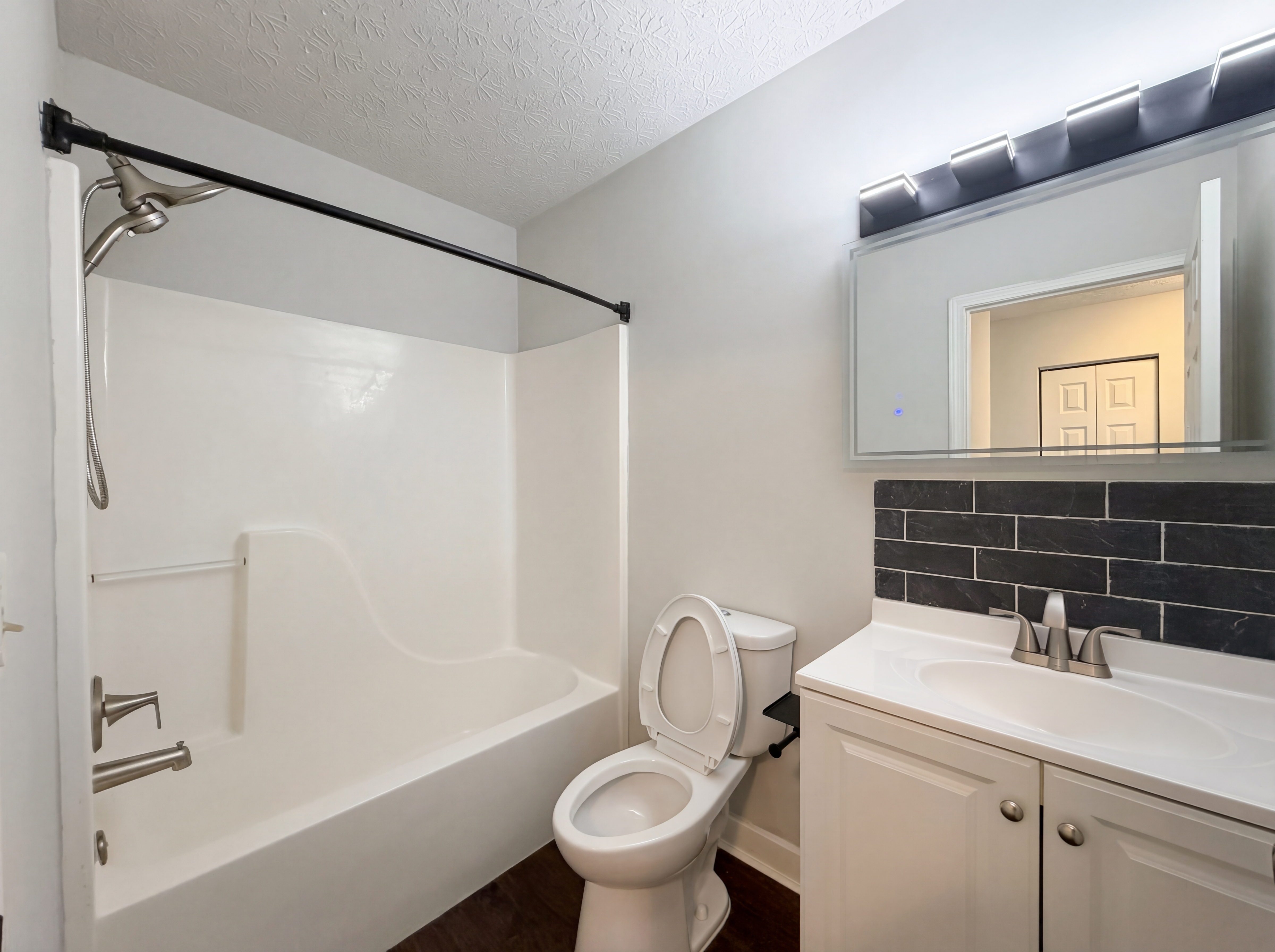 Photo 5 of 25 of 5691 Matuka Dr, Columbus, OH