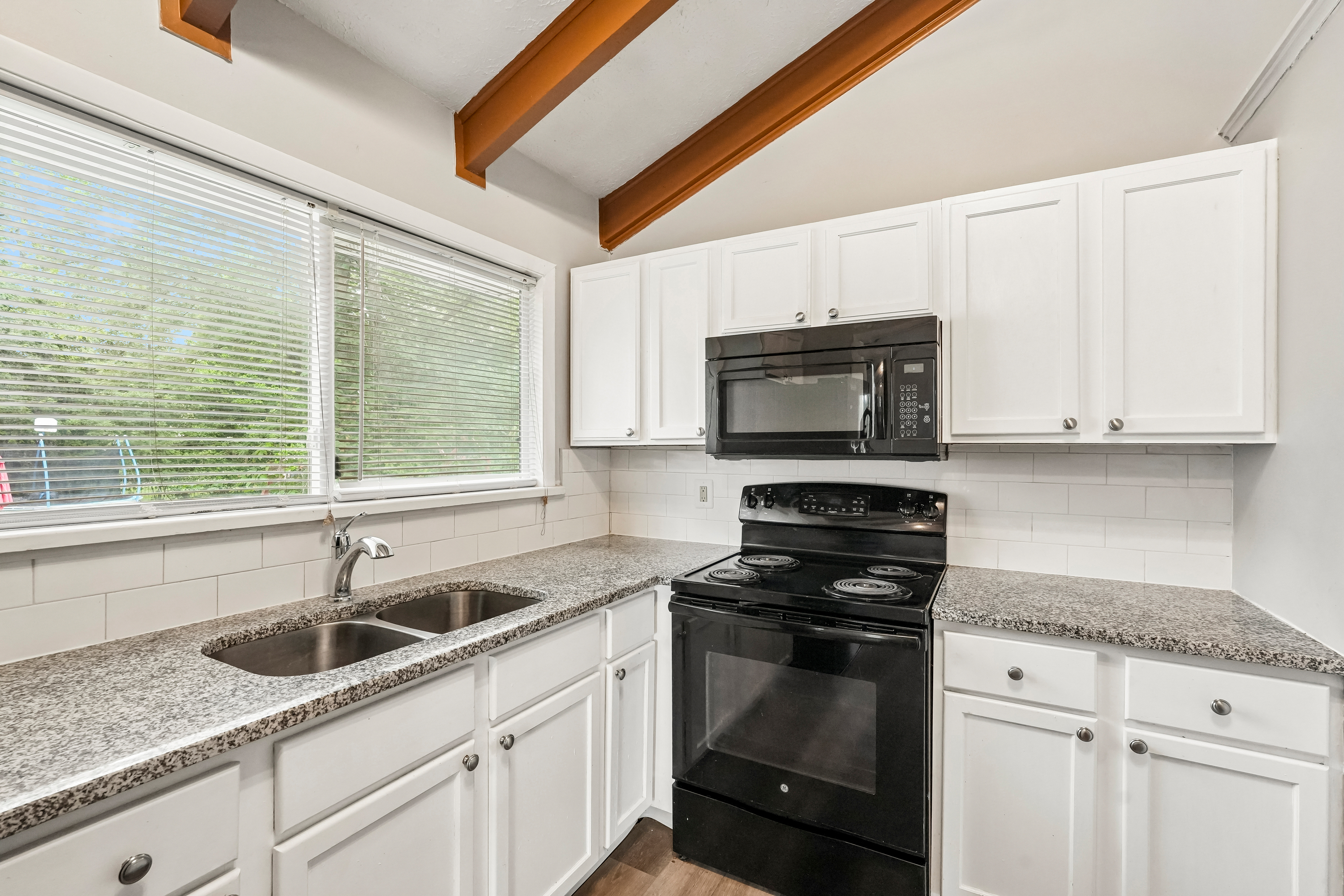 Photo 2 of 49 of 6147 E 40th St, Indianapolis, IN