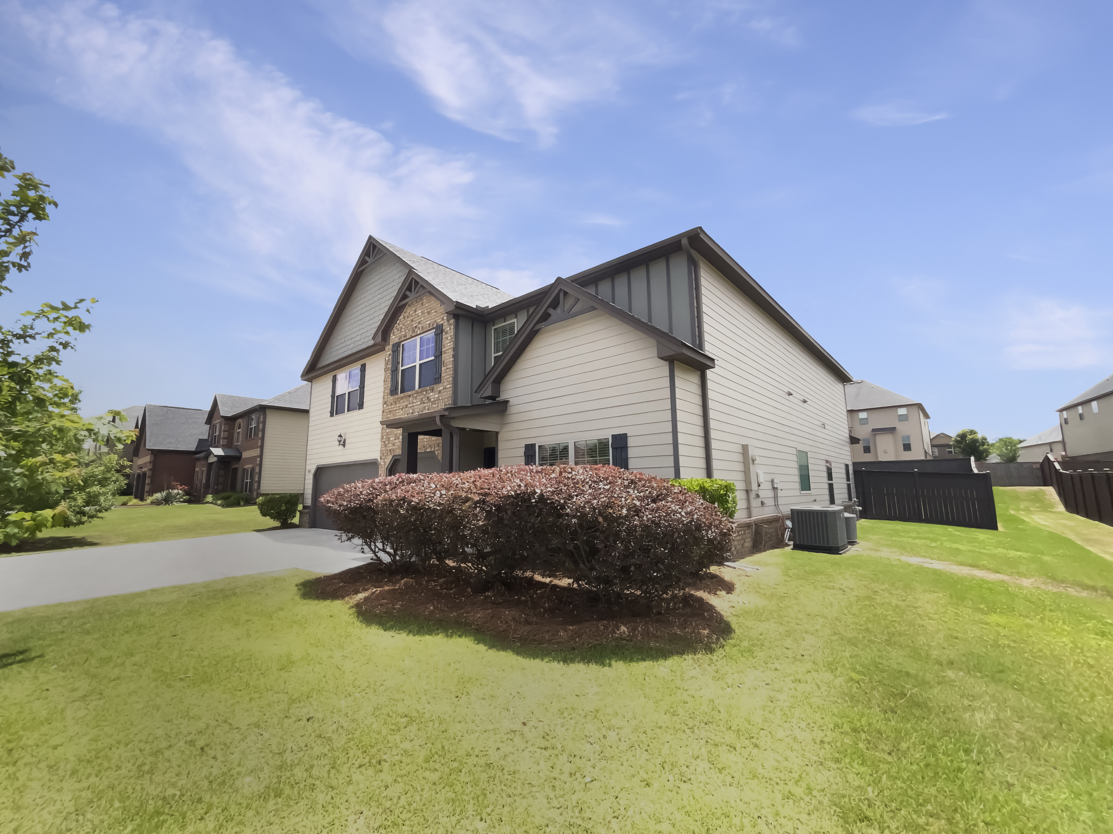 Photo 10 of 64 of 622 Madison Park Dr, Grayson, GA