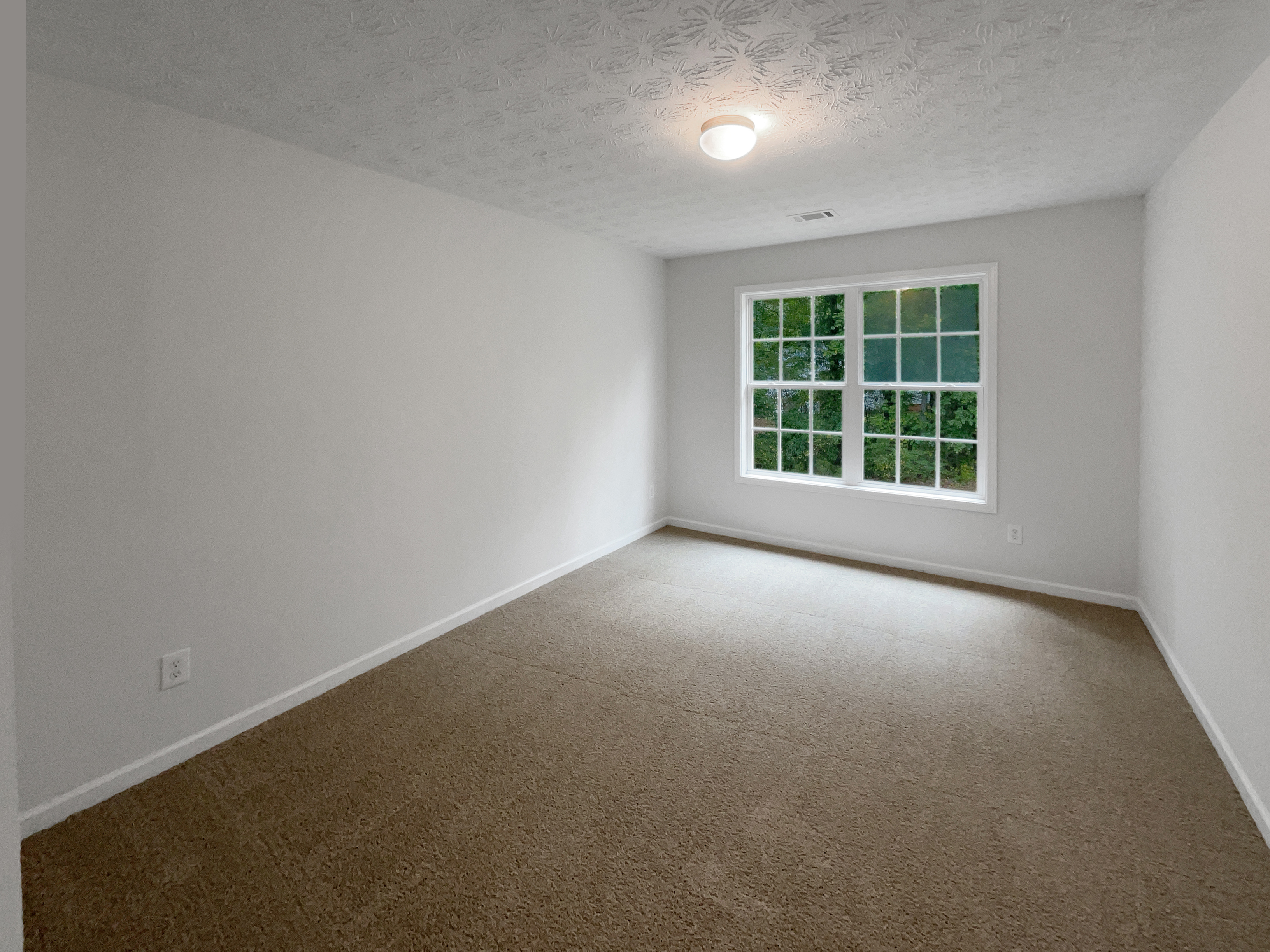 Photo 5 of 26 of 280 Hoglen Dr, Covington, GA