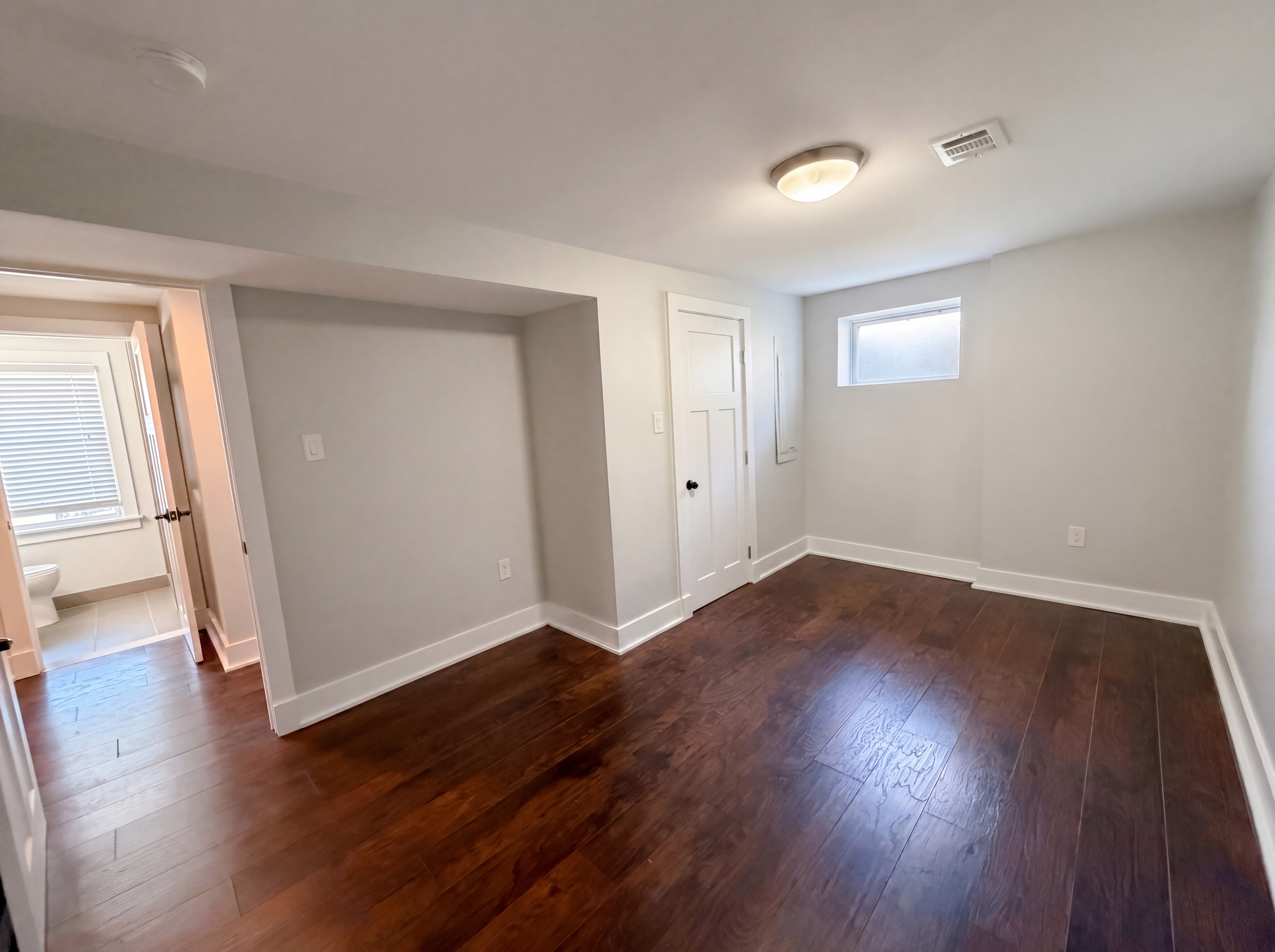 Photo 28 of 69 of 6515 Carriage Dr, Alexandria, VA