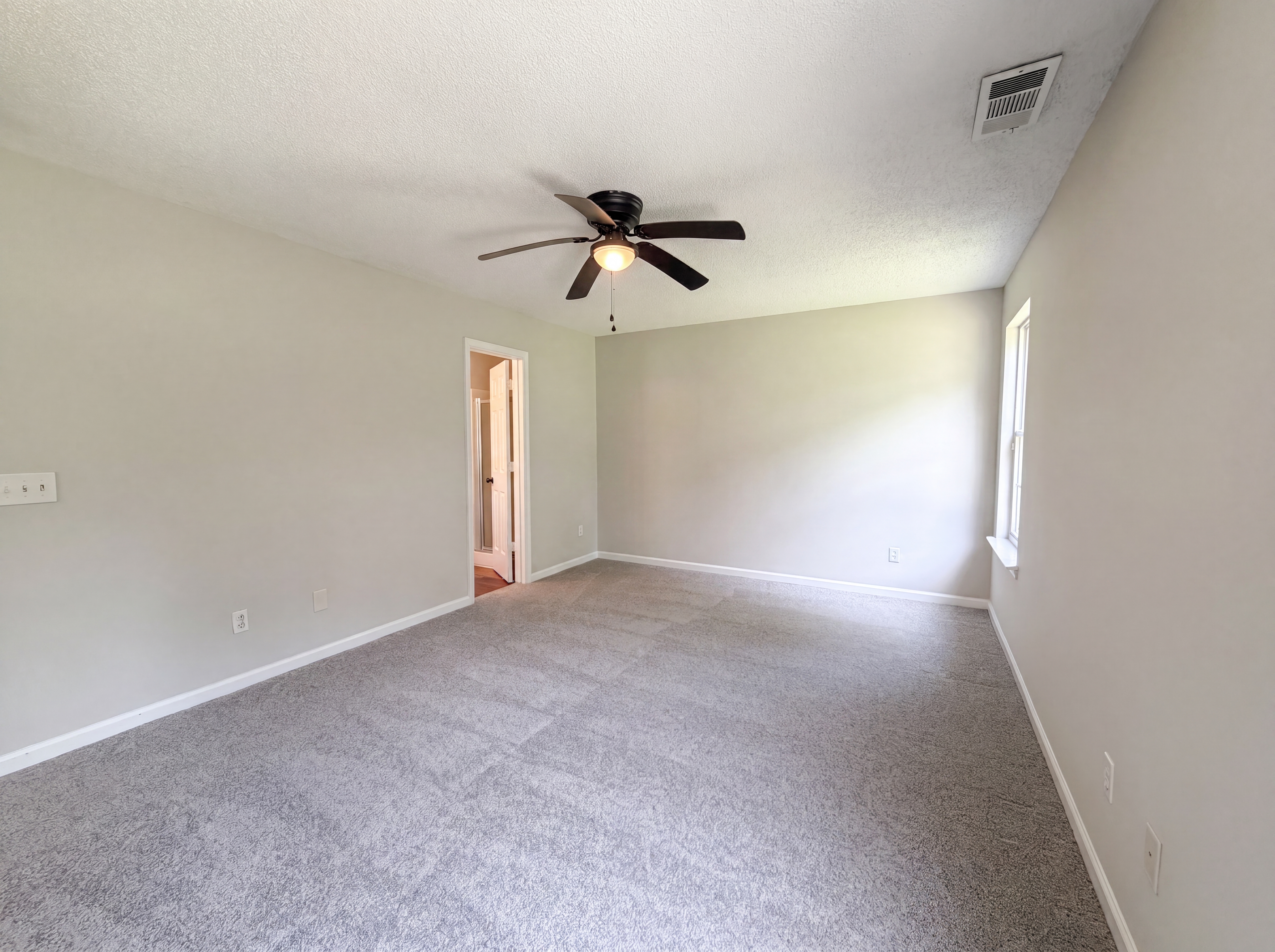 Photo 8 of 23 of 635 Sable View Ln, Atlanta, GA