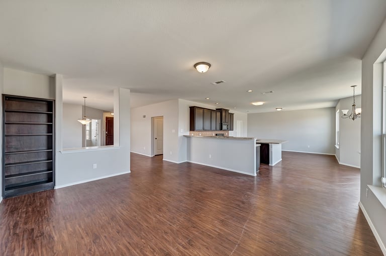 Photo 2 of 37 - 941 John Kennedy Dr, Saginaw, TX 76179