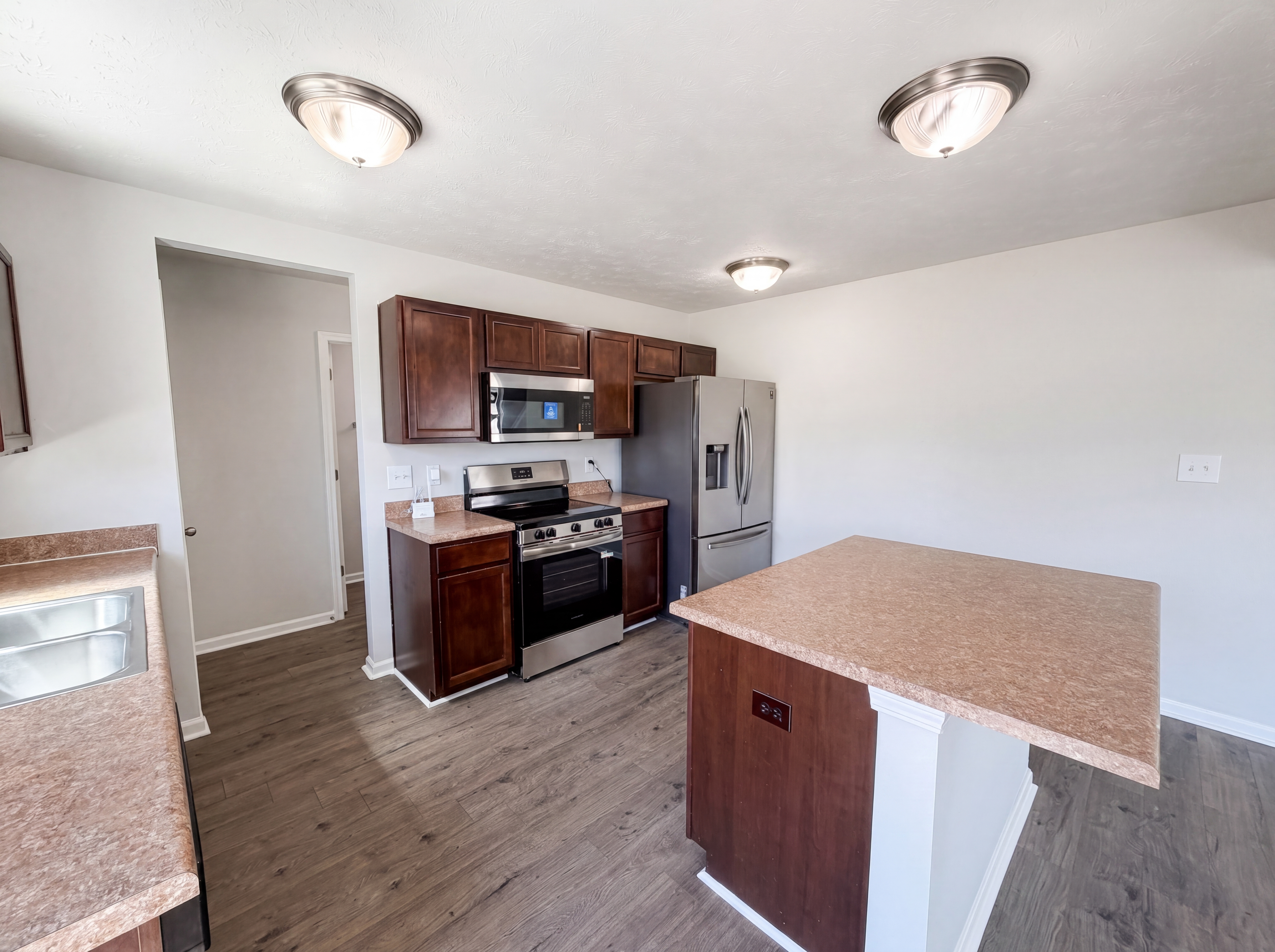 Photo 2 of 21 of 939 Olmsted Ct, Shelbyville, IN