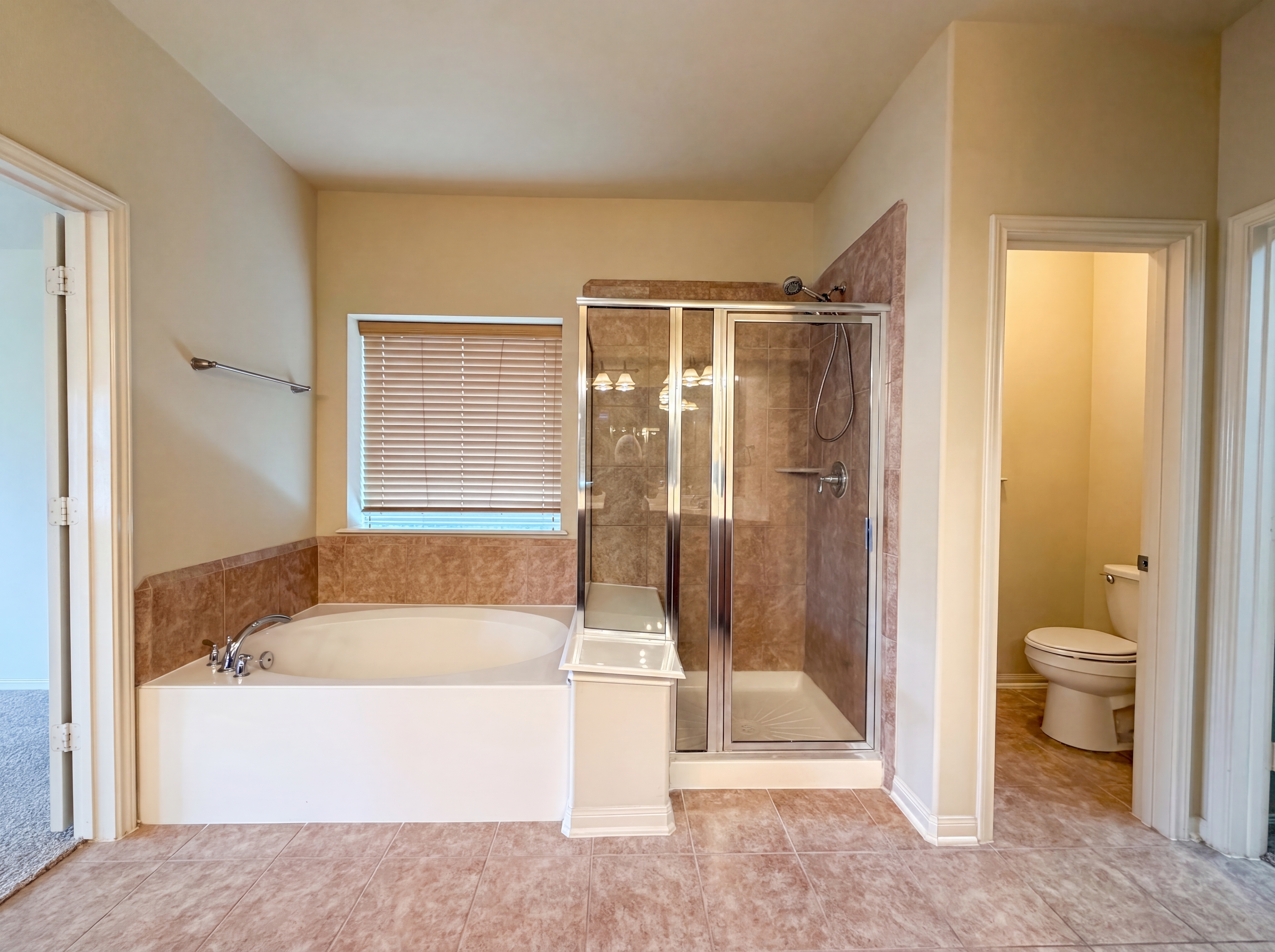 Photo 6 of 25 of 4710 Autumn Pine Ln, Houston, TX