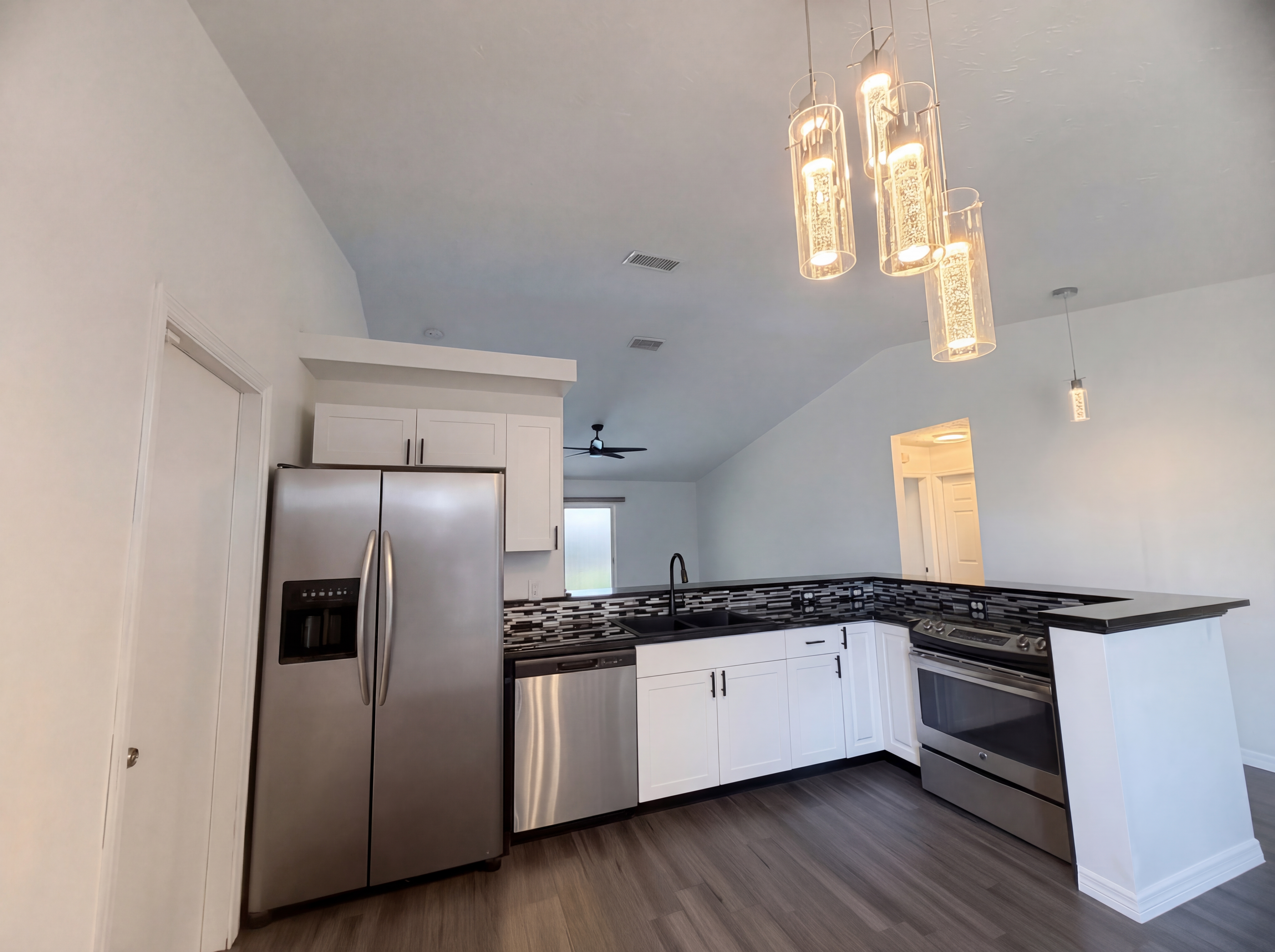 Photo 2 of 27 of 681 SW McCoy Ave, Port Saint Lucie, FL