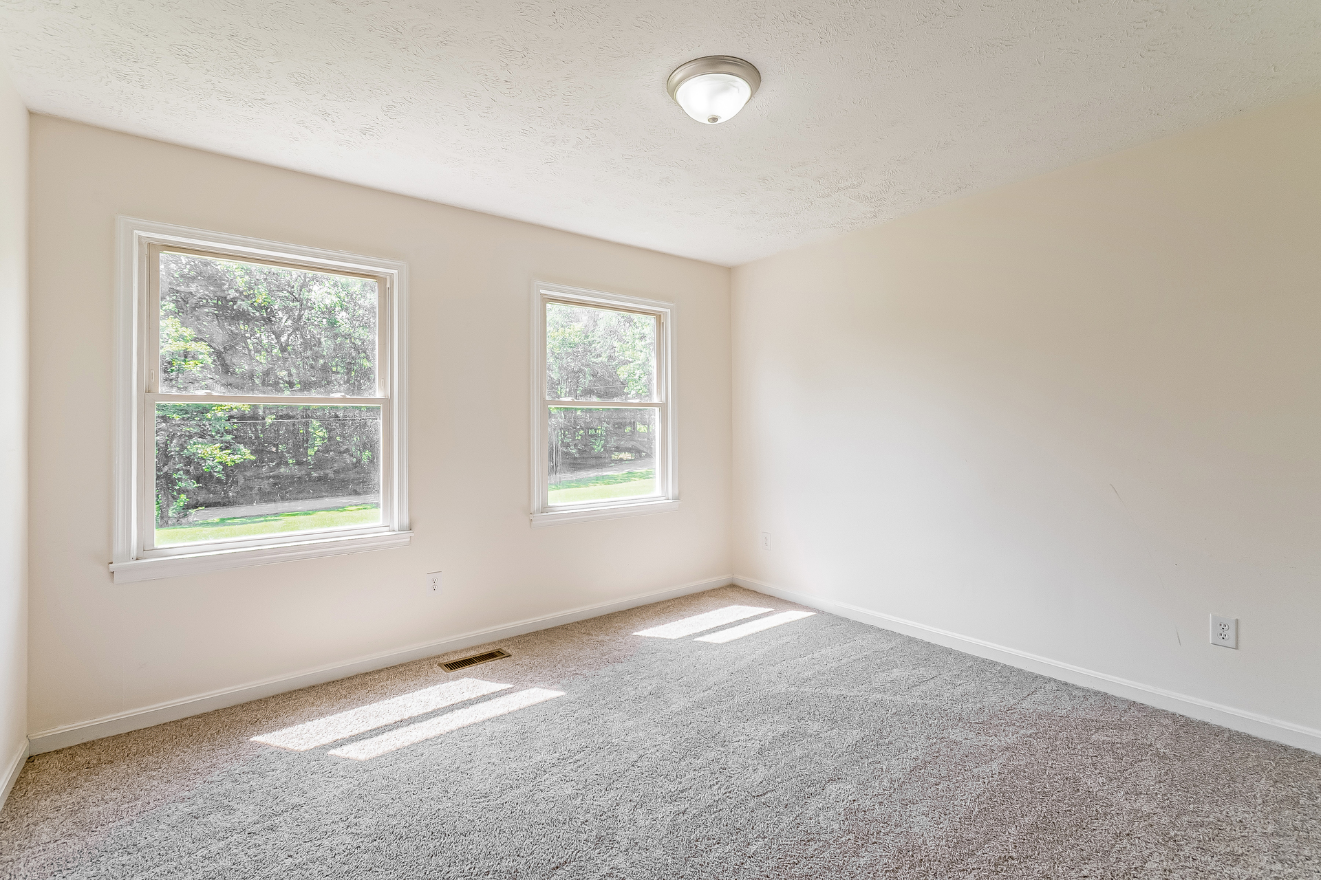 Photo 4 of 19 of 9577 Roys Ln, Culpeper, VA